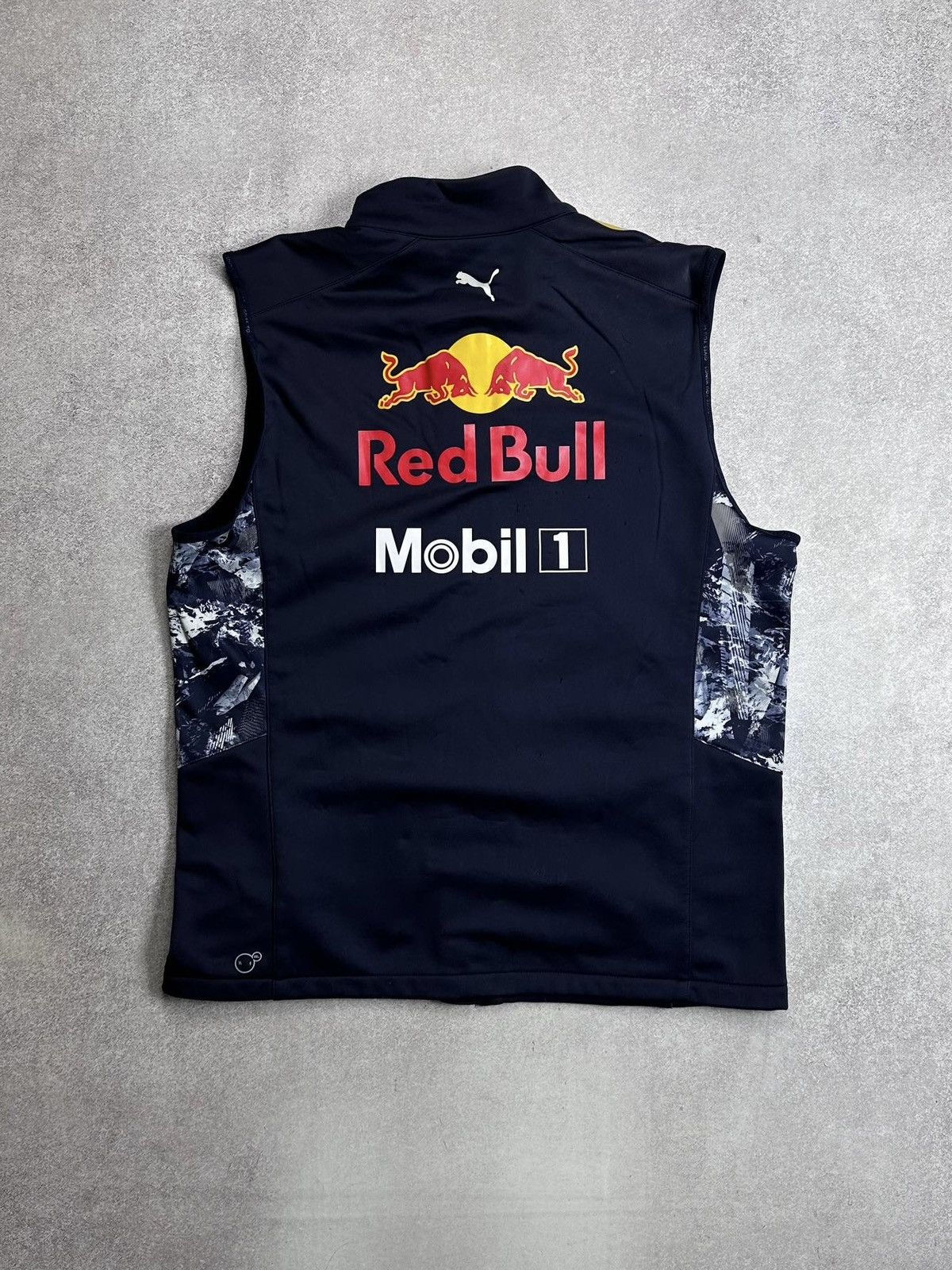 Puma × Red Bull Red Bull Racing F-1 Puma Racing Vest Rare L Size US L / EU 52-54 / 3 - 2 Thumbnail
