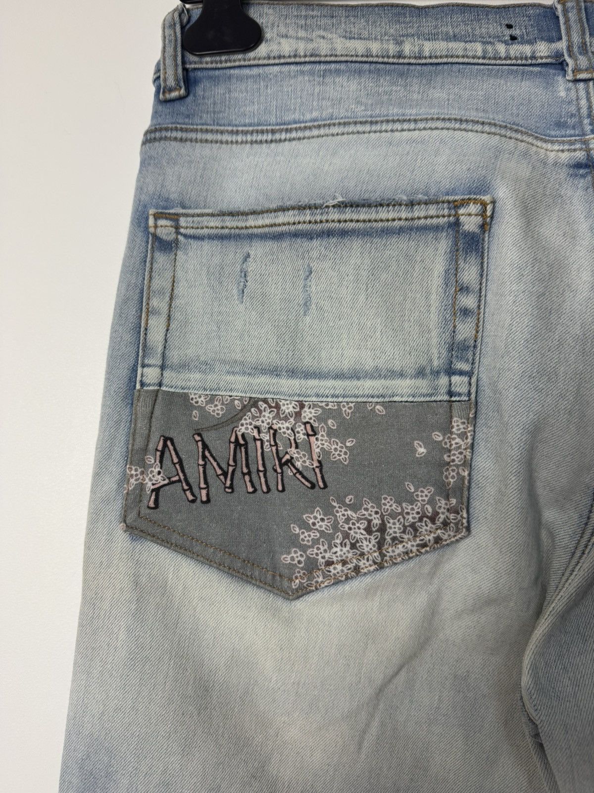 Amiri Amiri Light Washed Blue MX1 Logo Jeans Luxury Designer Size US 34 / EU 50 - 13 Thumbnail