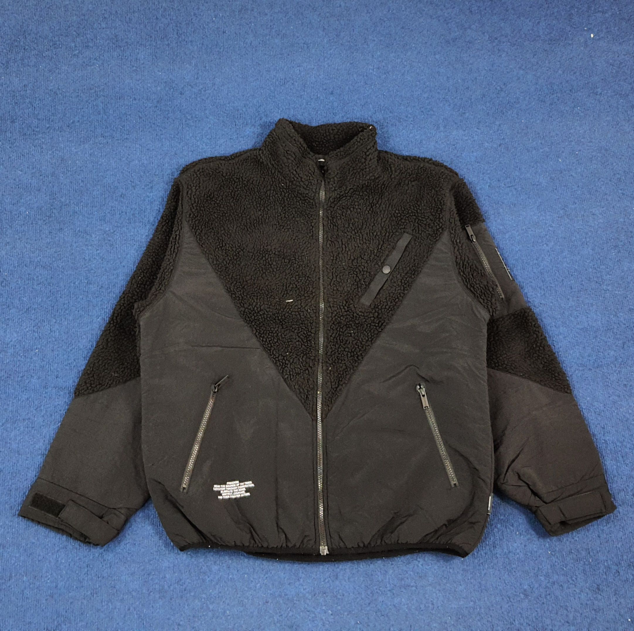 Japanese Brand × Vintage Vintage GU x UNDERCOVER Custom Logo Fleece Jacket Size US L / EU 52-54 / 3 - 3 Thumbnail