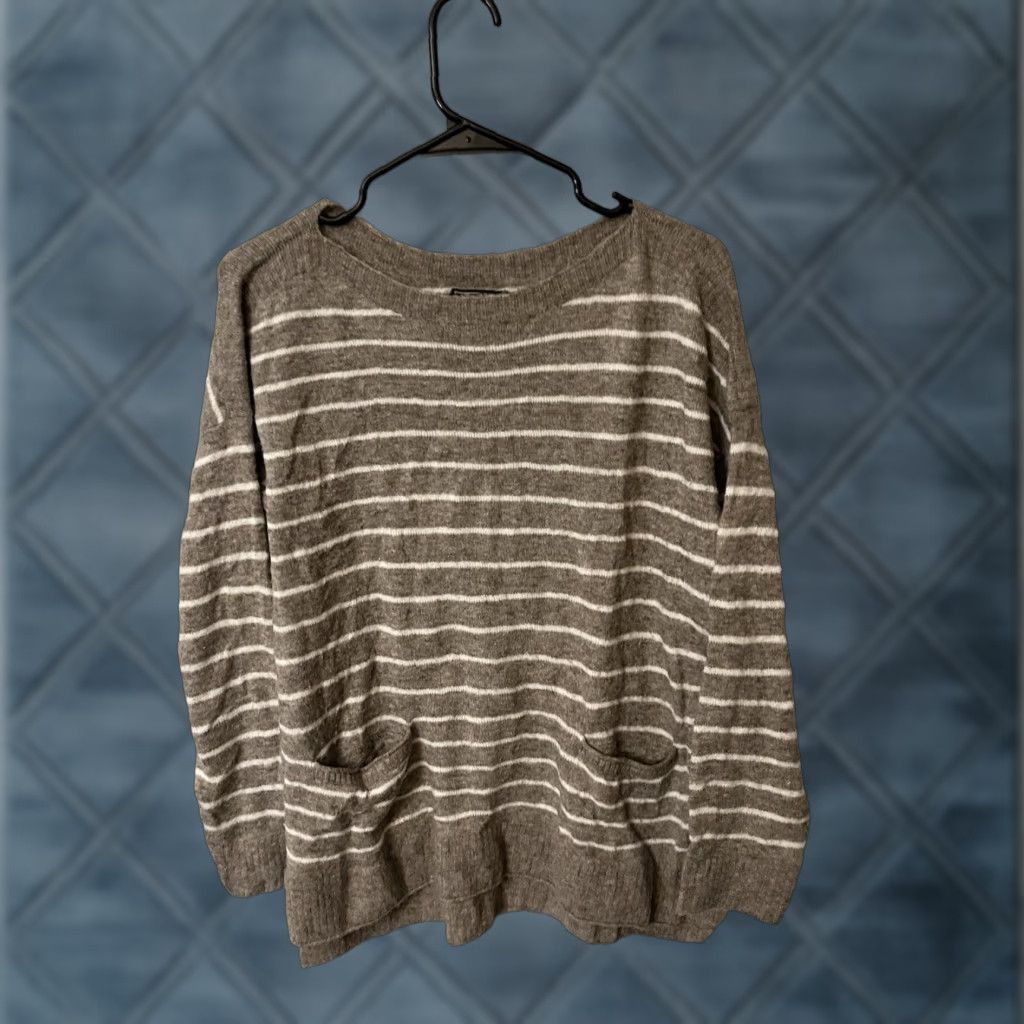 Abercrombie & Fitch Abercrombie & Fitch Women's Pullover Sweater M Brown Asymmetrical Sleeve Pockets Casual Classic Preppy Size M / US 6-8 / IT 42-44 - 1 Thumbnail