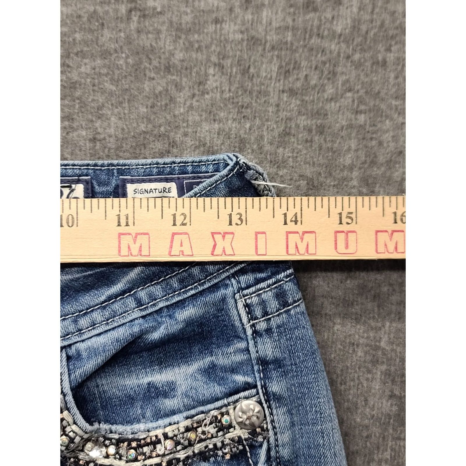 Miss Me Miss Me Capris Womens 26x24 Signature Fit Mid Rise Cropped Stretch Distressed Denim Blue 5-Pocket Embroidered Rhinestone Jeans Size ONE SIZE - 4 Thumbnail