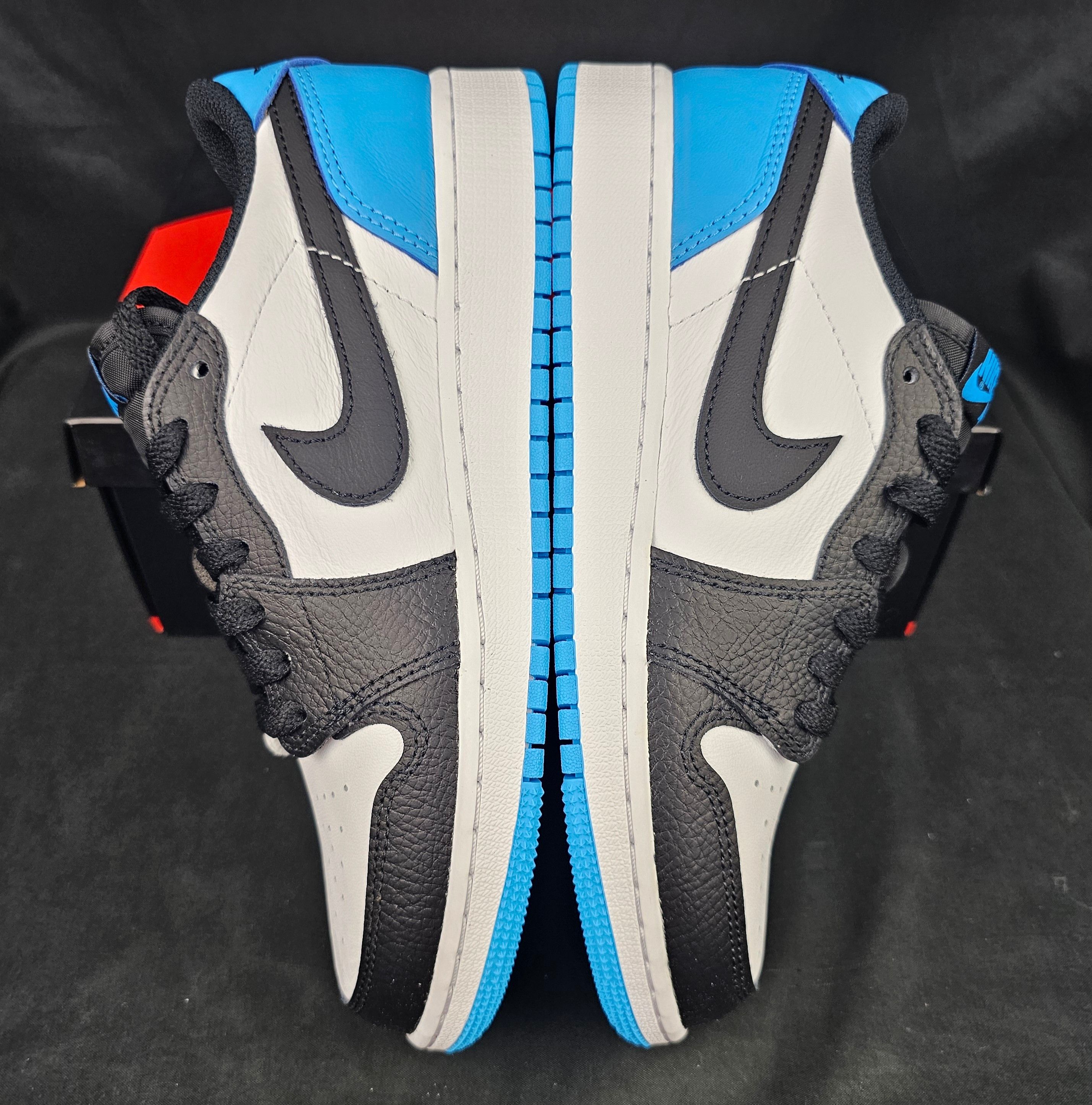 Jordan Brand Nike Air Jordan 1 Low OG Powder Blue GS Size 5.5Y BRAND NEW Size US 5.5 / EU 38 - 6 Thumbnail