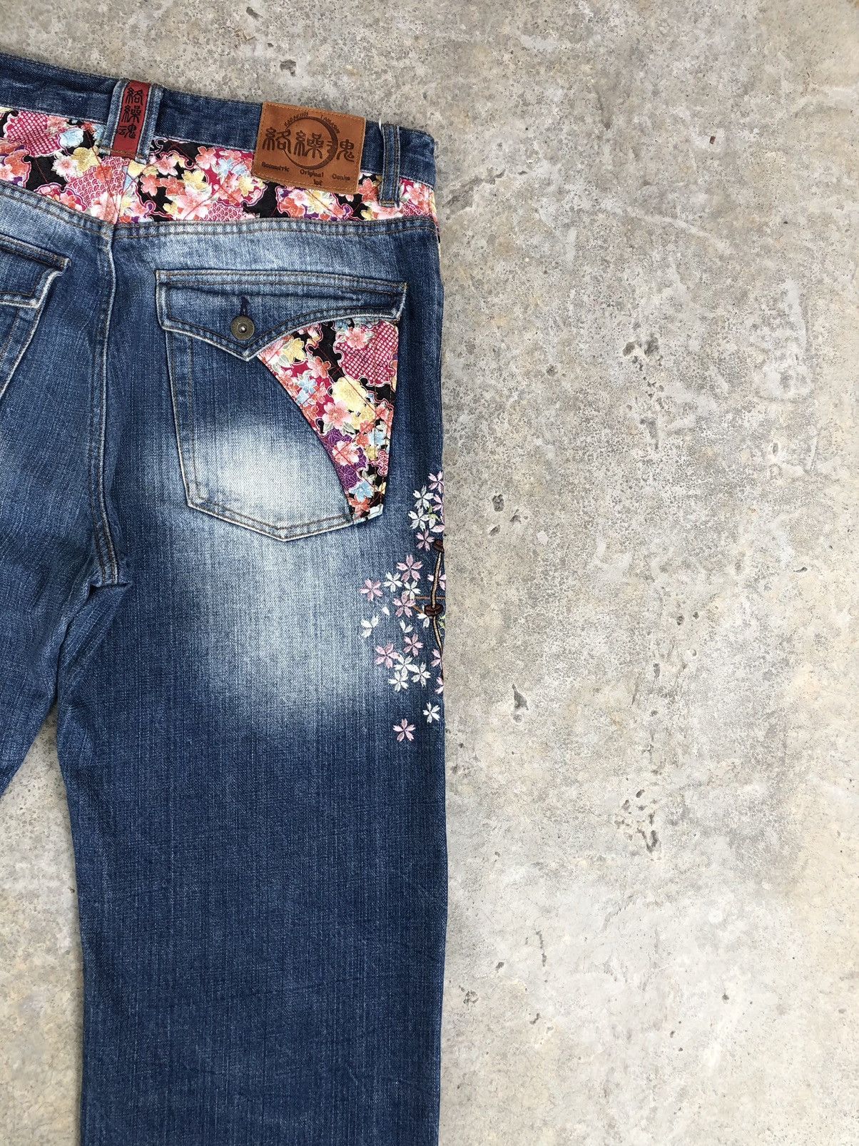Karakuri Tamashii Karakuri Tamashii Embroidered Jeans Distressed Jeans Size US 33 - 10 Thumbnail