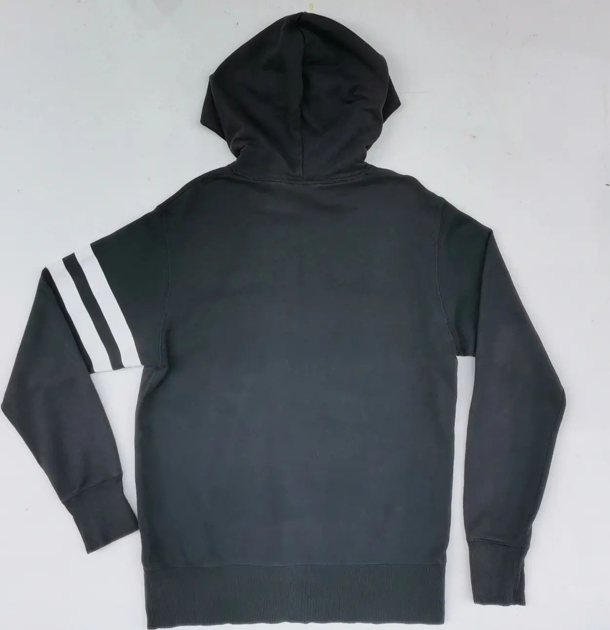 Japanese Brand × Star Wars × Uniqlo UT Uniqlo Star Wars Big Logo Hoodie Sweatshirt Size US S / EU 44-46 / 1 - 2 Thumbnail