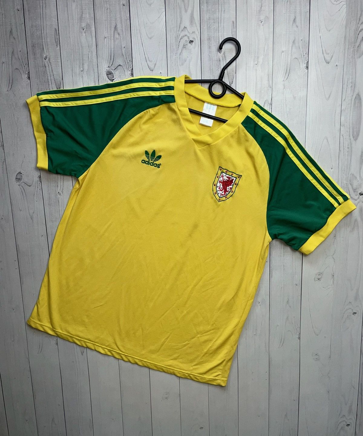 Vintage Vintage Wales soccer tee yellow rare size XL-XXL Size US XL / EU 56 / 4 - 1 Thumbnail