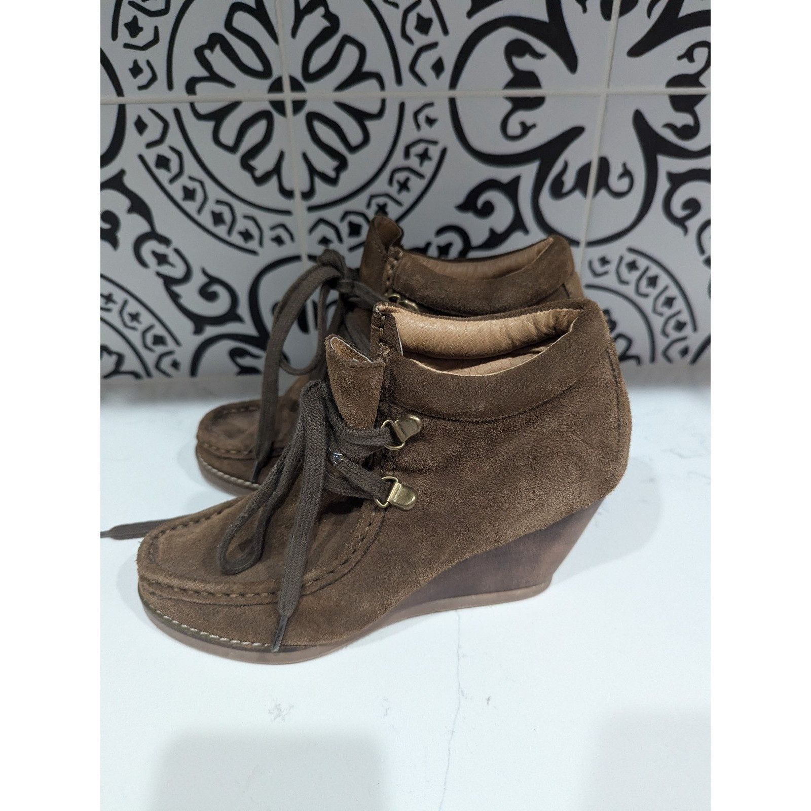 Other Very Volatile Womens Moby Suede Wedge Lace Up Bootie Sz 6 1/ Size US 6.5 / IT 36.5 - 6 Thumbnail