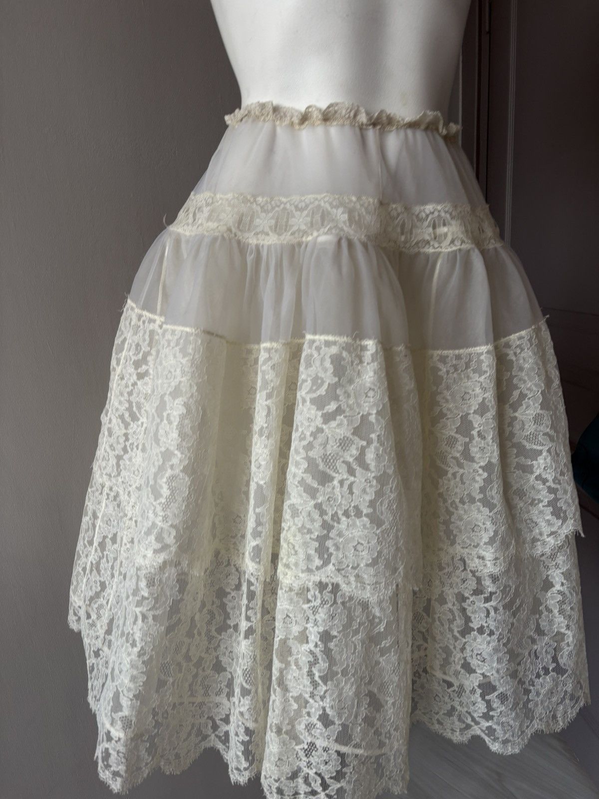 Vintage Vintage petticoat Size 26" / US 2 / IT 38 - 15 Thumbnail