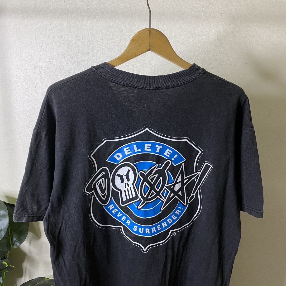 Vintage 1990s Delete Never Surrender Streetwear Faded Black T Shirt Size US L / EU 52-54 / 3 - 2 Thumbnail