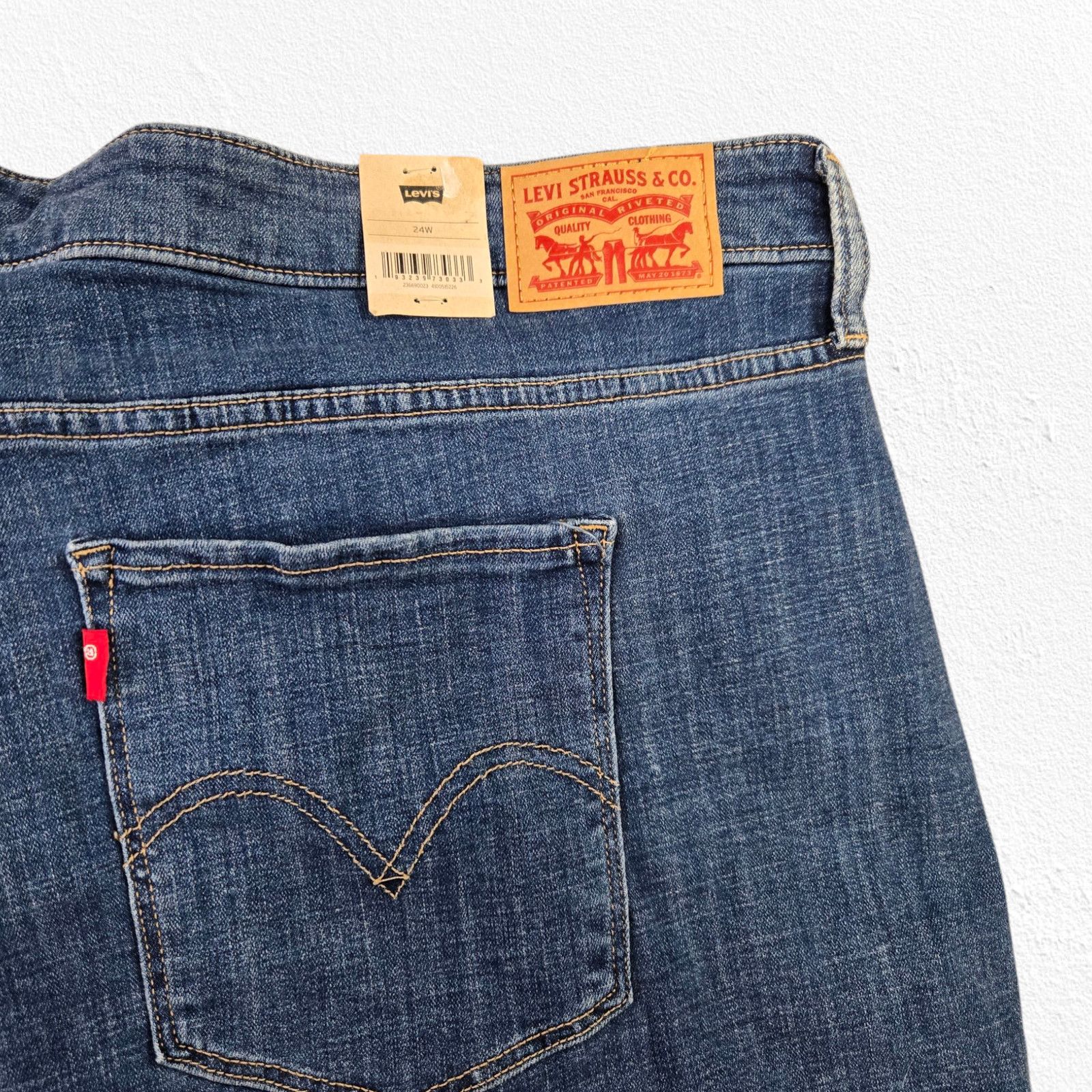 Levi's Levi's Medium Classic Mid-Length Distressed Shorts Size 24W Size 37" - 8 Thumbnail