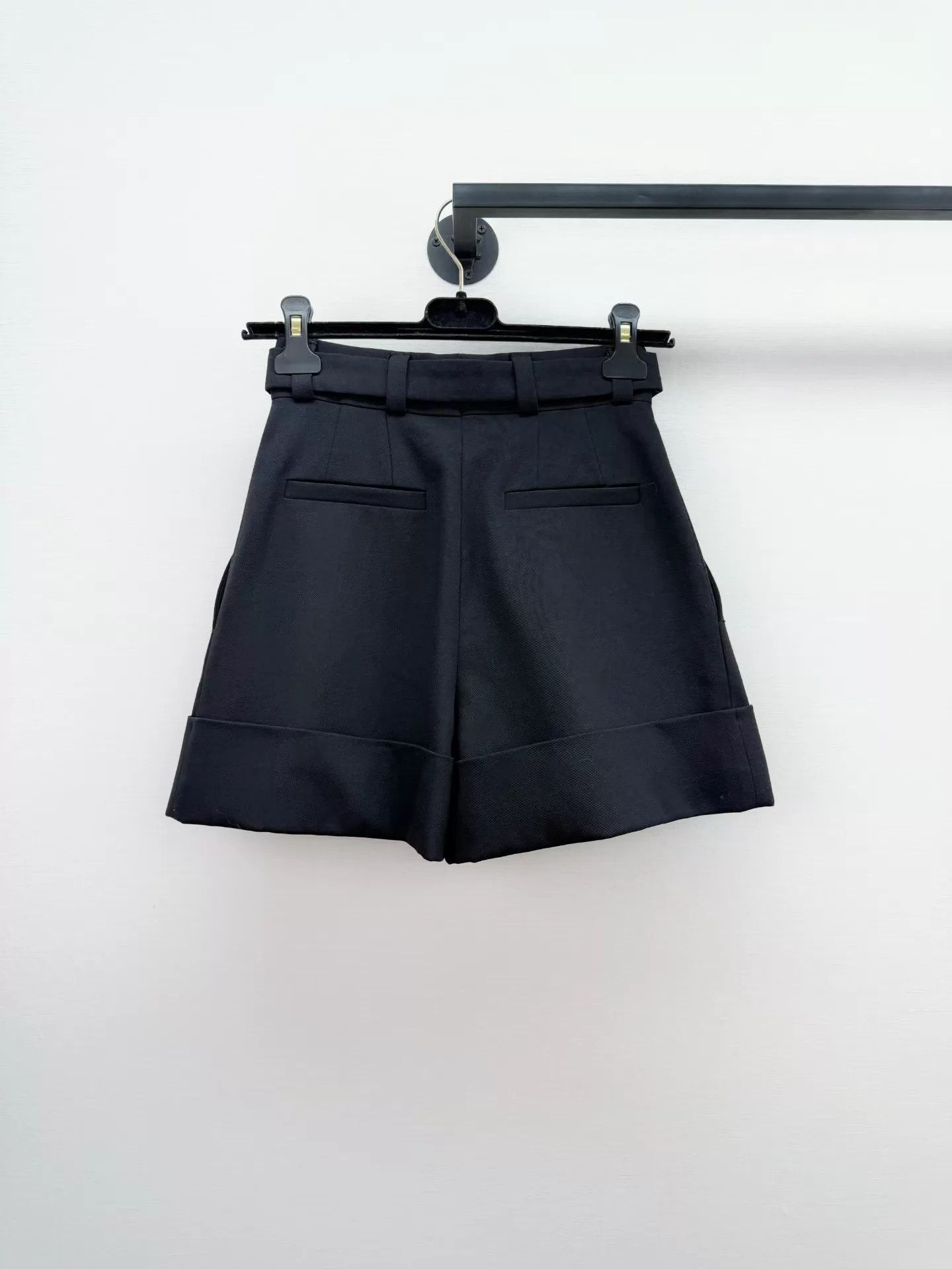 Miu Miu Miu Miu New With Tags Wool Shorts 36 Size 25" / US 0 / IT 36 - 5 Thumbnail