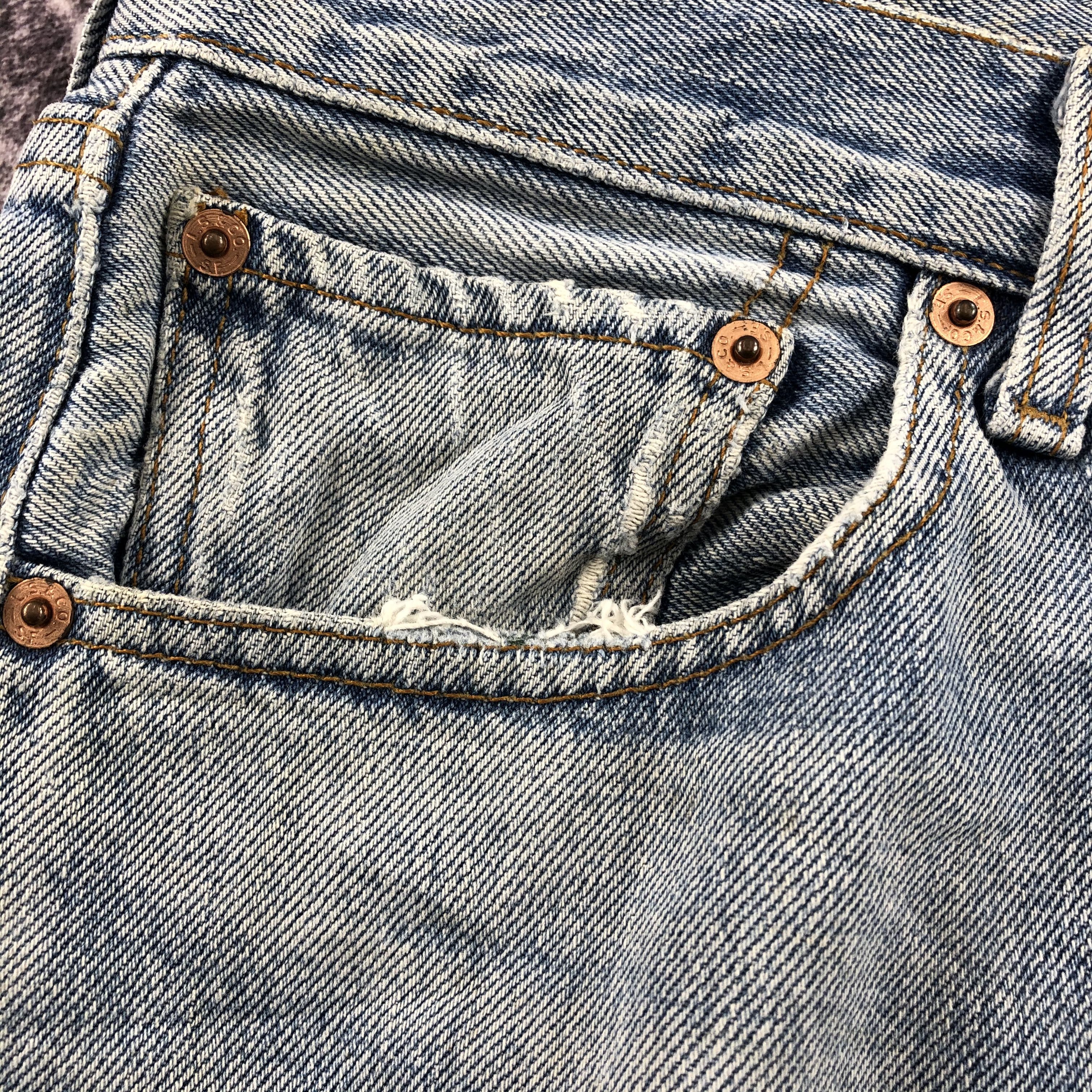 Levi's 90s Vintage Light Wash Levis 501 Jeans-JM2188 Size US 31 - 19 Thumbnail