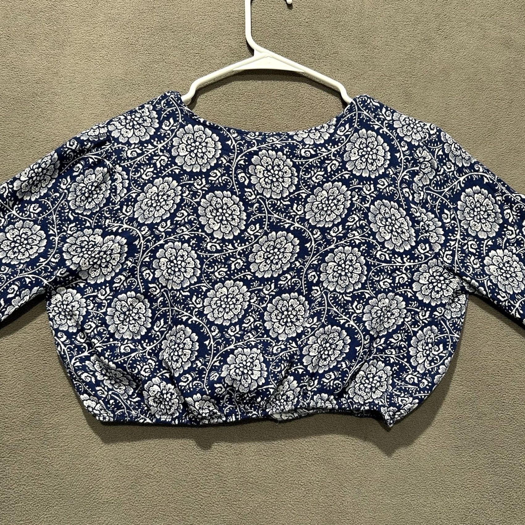 Forever 21 FOREVER 21 Crop Top Women S Blue Floral Paisley Bell Sleeve Flowy Rayon Shirt Size S / US 4 / IT 40 - 3 Thumbnail
