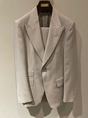 Tom Ford o1w1db10125 2LSP01 Shelton Suit in Ivory Size US M / EU 48-50 / 2 - 1 Thumbnail