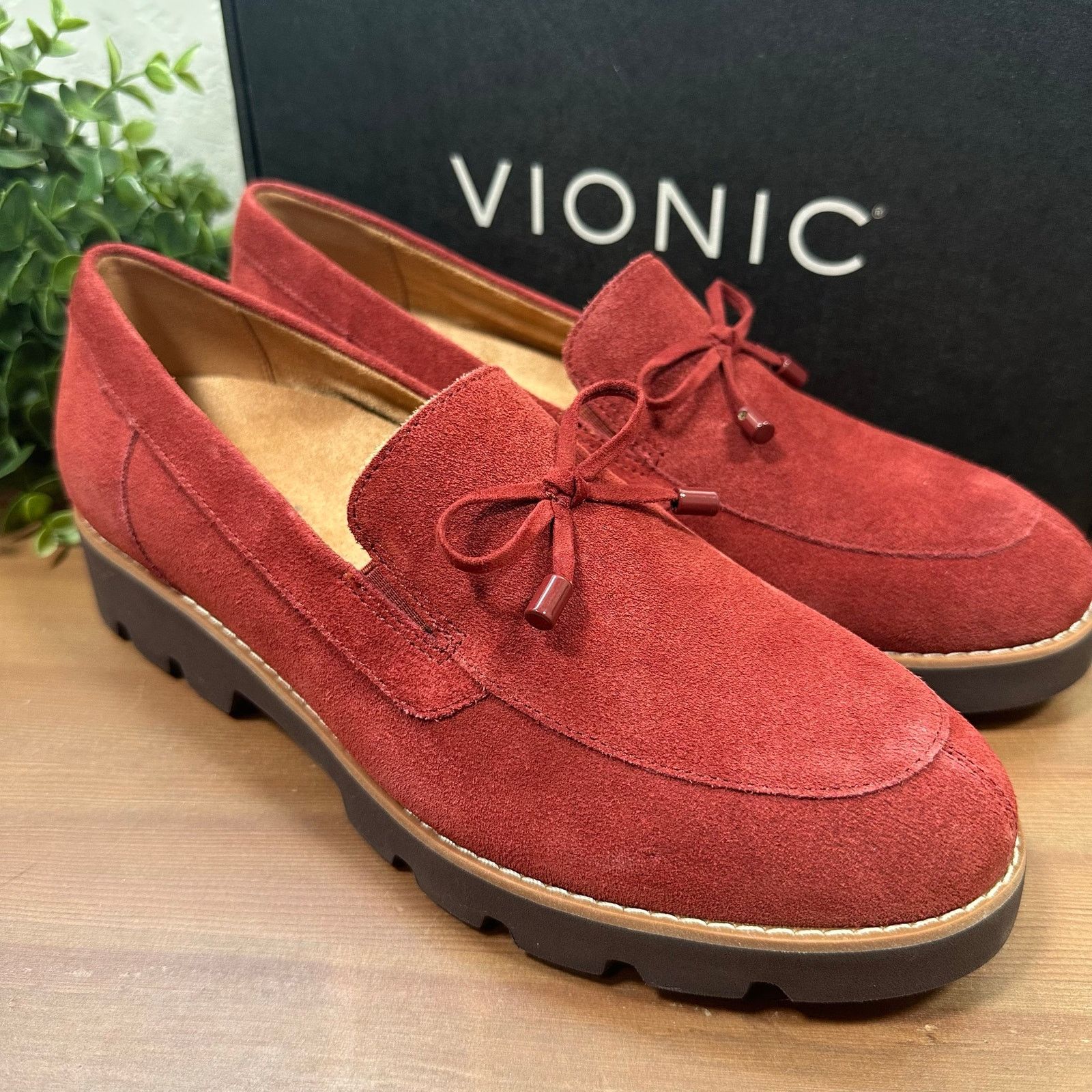 Vionic Vionic Women's Finley Wide Suede Bow Loafers Size 8W Size US 8 / IT 38 - 3 Thumbnail