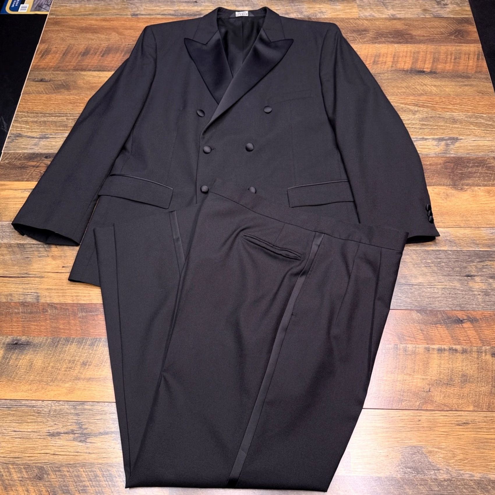 Jos. A. Bank Jos. A. Bank Tuxedo Suit 46R Black Double-Breasted Wool 2 Piece Formal Pants 40w Regular Inseam 32in Men 46 Chest Peak Lapel Classic Size 46R - 2 Thumbnail