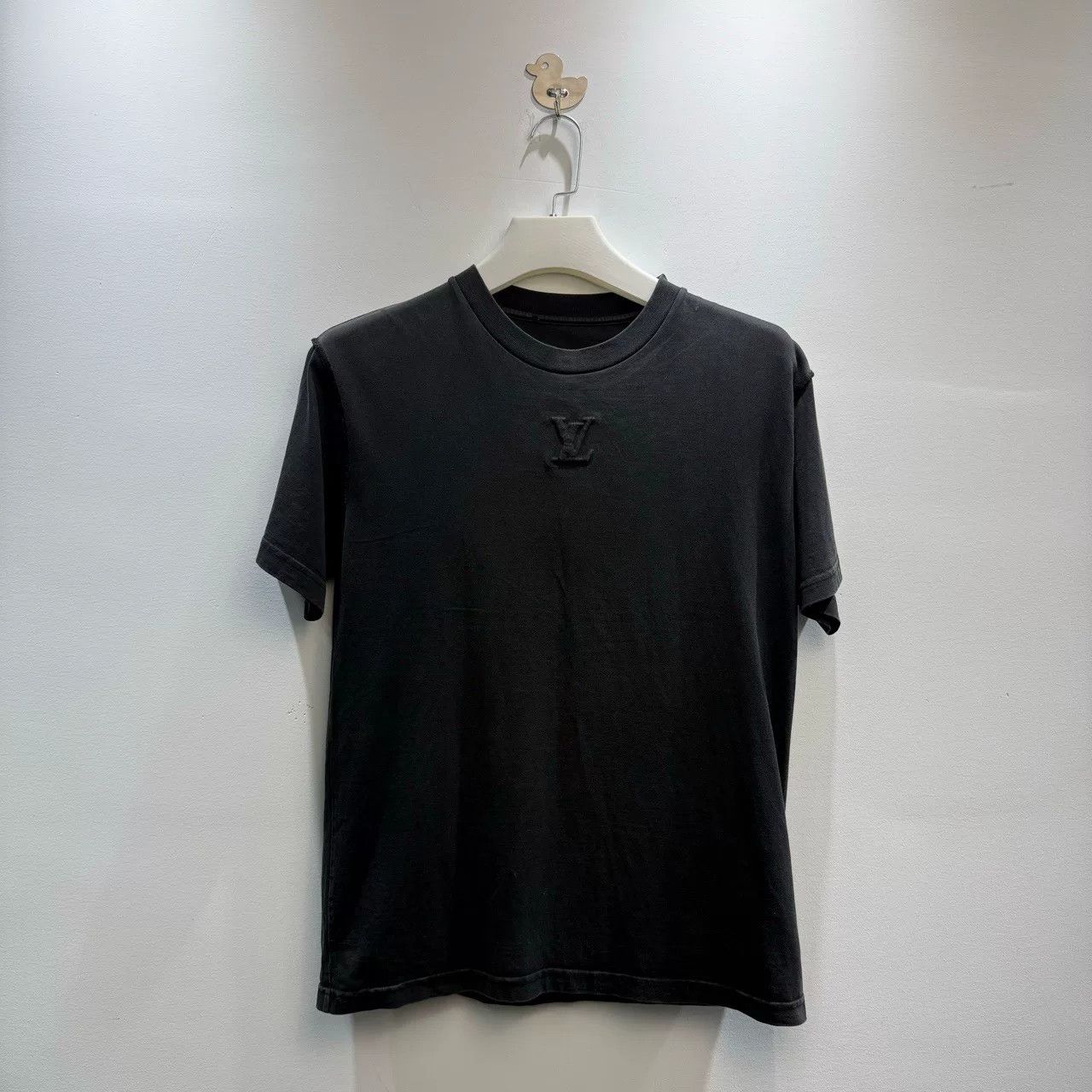 Louis Vuitton Louis Vuitton 23 Embossed Logo Black T-Shirt Size US M / EU 48-50 / 2 - 1 Thumbnail