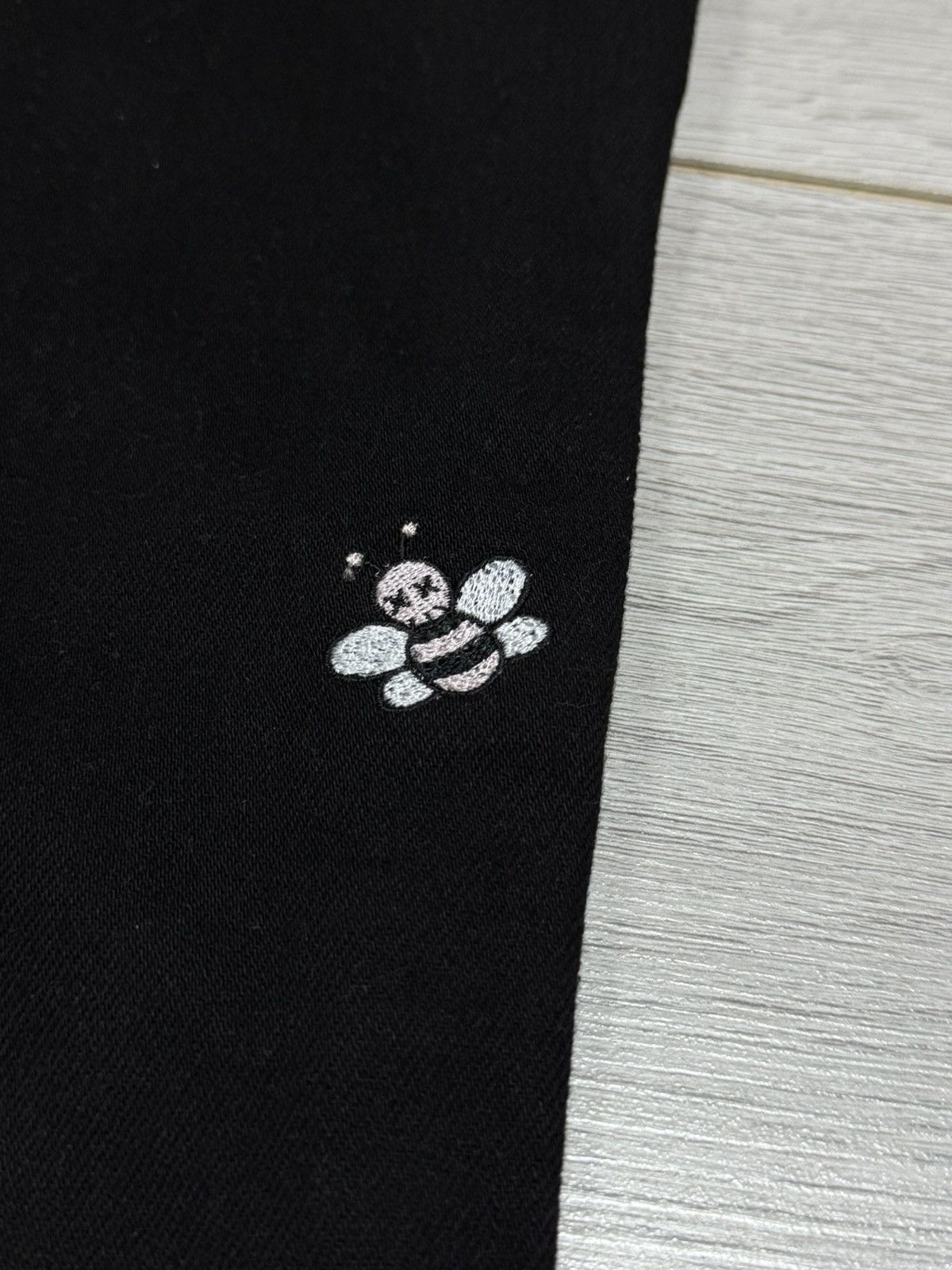 Dior × Kaws Dior x Kaws bugs slim jeans pants all over buttons Size US 33 - 3 Thumbnail