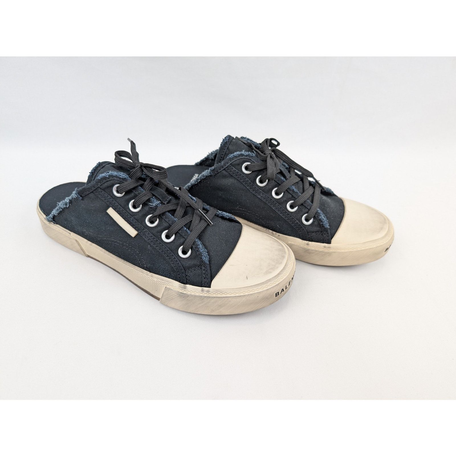 Balenciaga o1rshd1 Paris Mule Destroyed Mule VLUC in Black/White Size US 7 / EU 40 - 14 Thumbnail