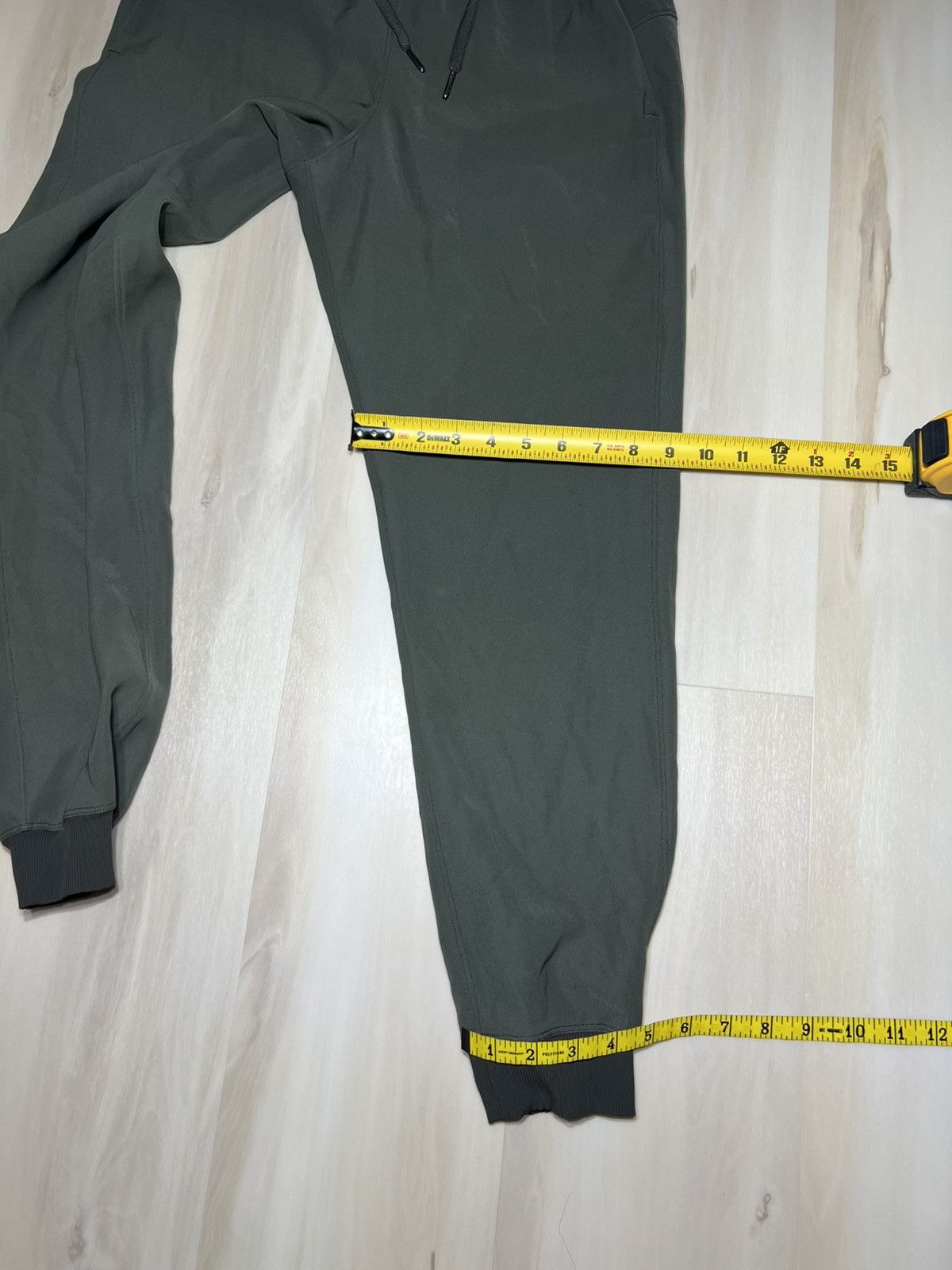 Lululemon Lululemon On The Fly Jogger Olive Green Drawstring Size 6 Size 28" / US 6 / IT 42 - 6 Thumbnail