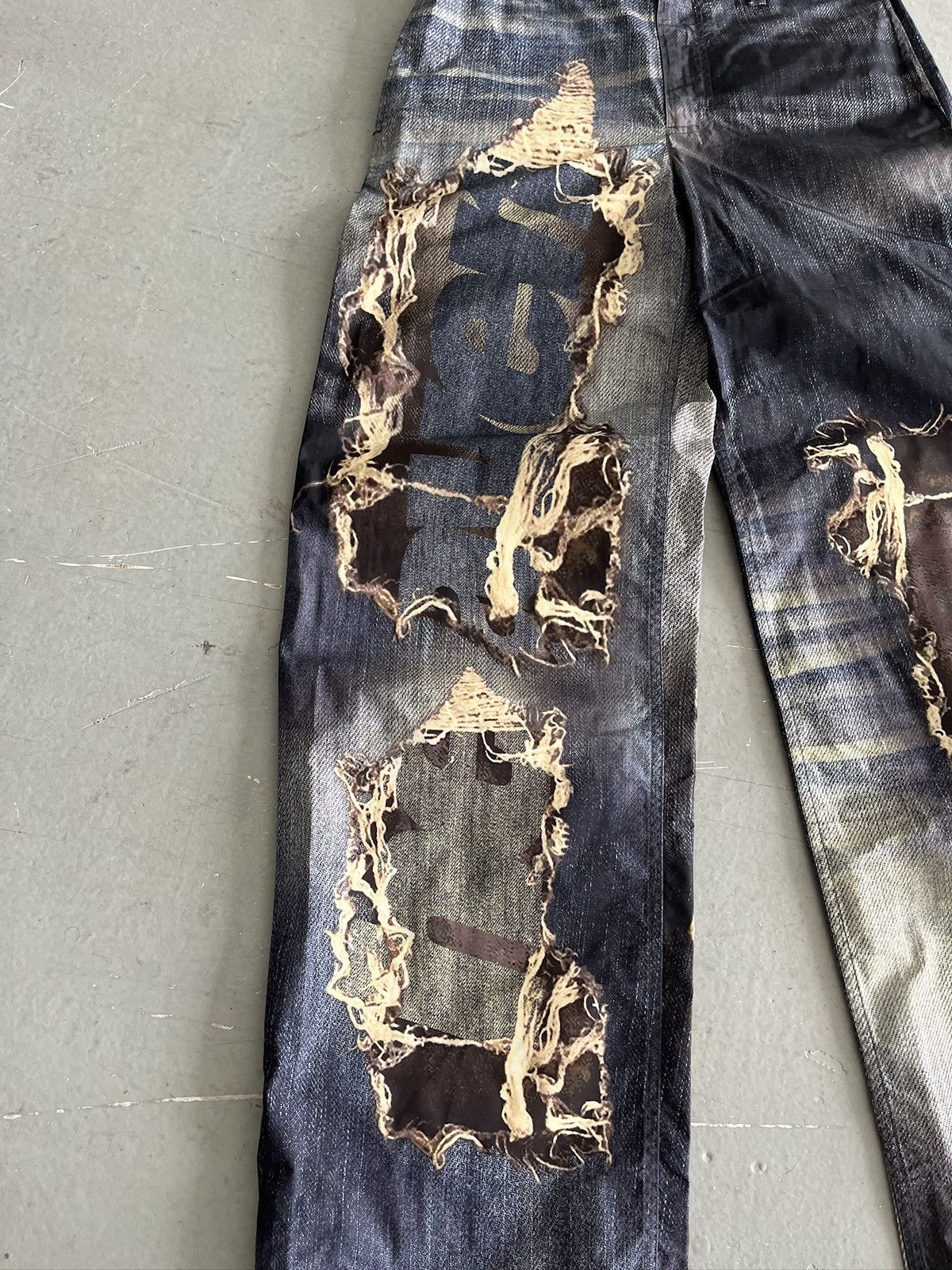 Heaven by Marc Jacobs Heaven by Marc Jacobs x Bladee Printed Denim Pants (unisex) Size US 28 / EU 44 - 4 Thumbnail