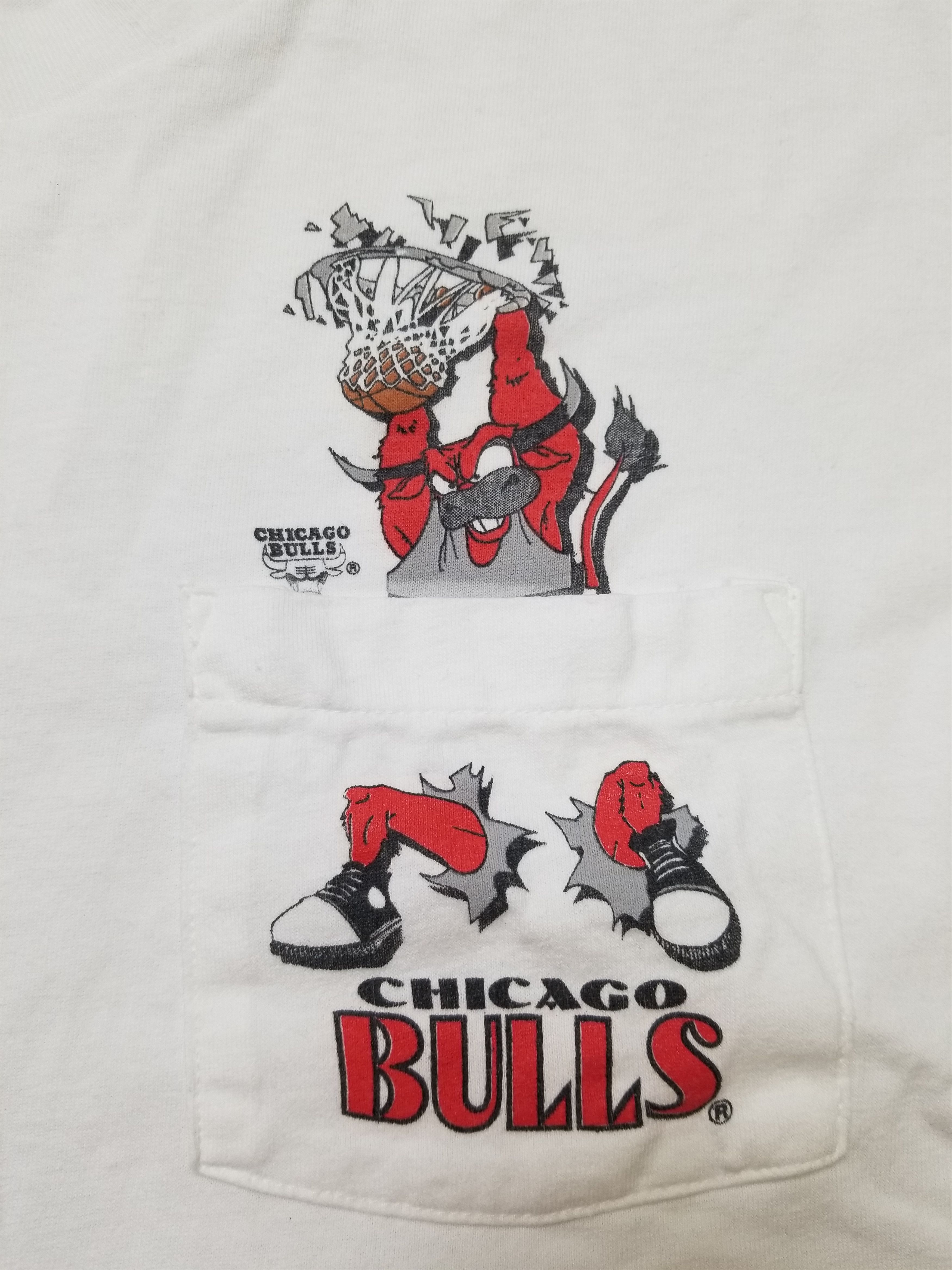 Nutmeg Vintage Chicago Bulls Nutmeg Mills Pocket Shirt Size US L / EU 52-54 / 3 - 7 Thumbnail