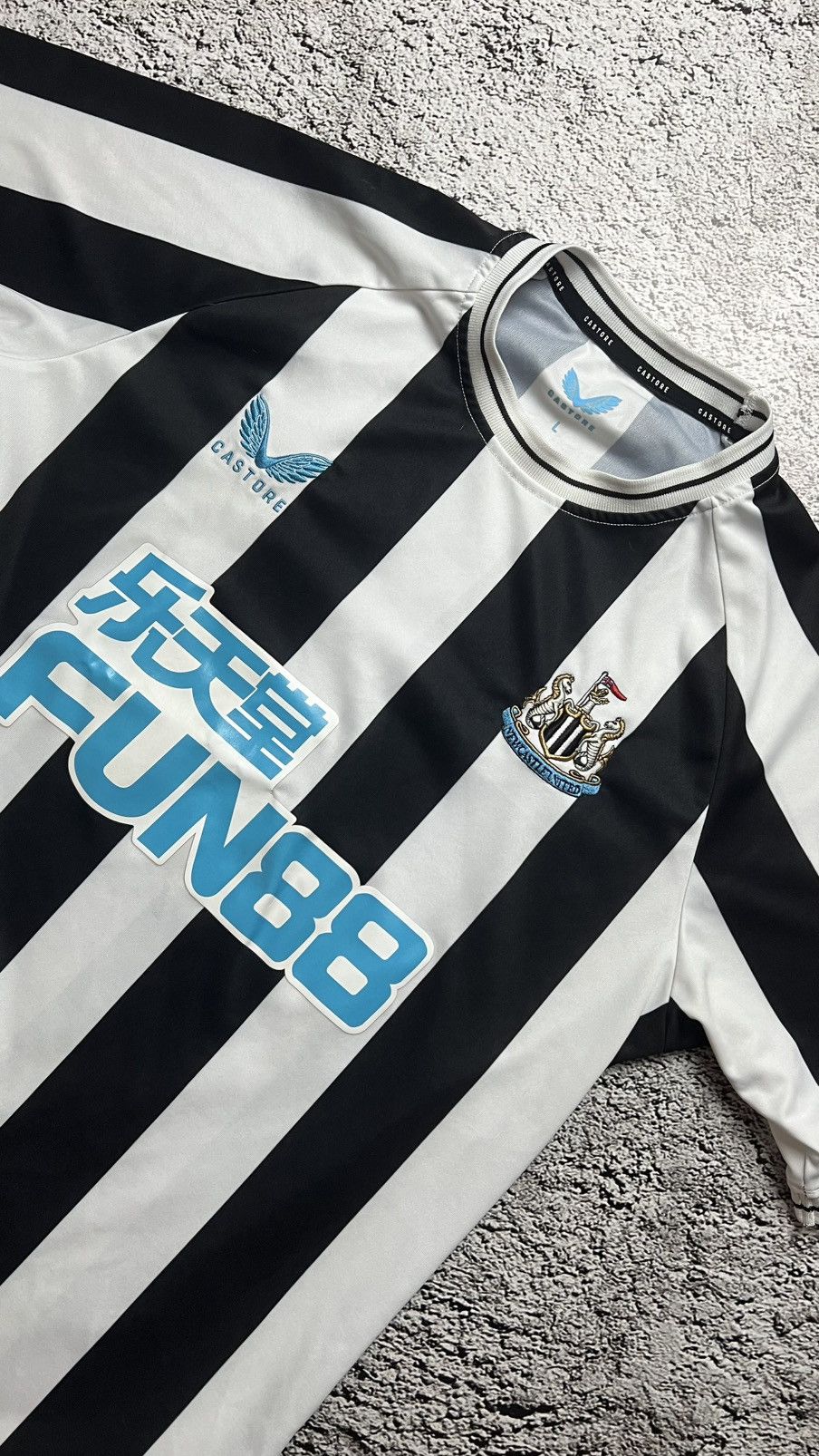 Castore Newcastle united castore jersey y2k Size US L / EU 52-54 / 3 - 2 Thumbnail