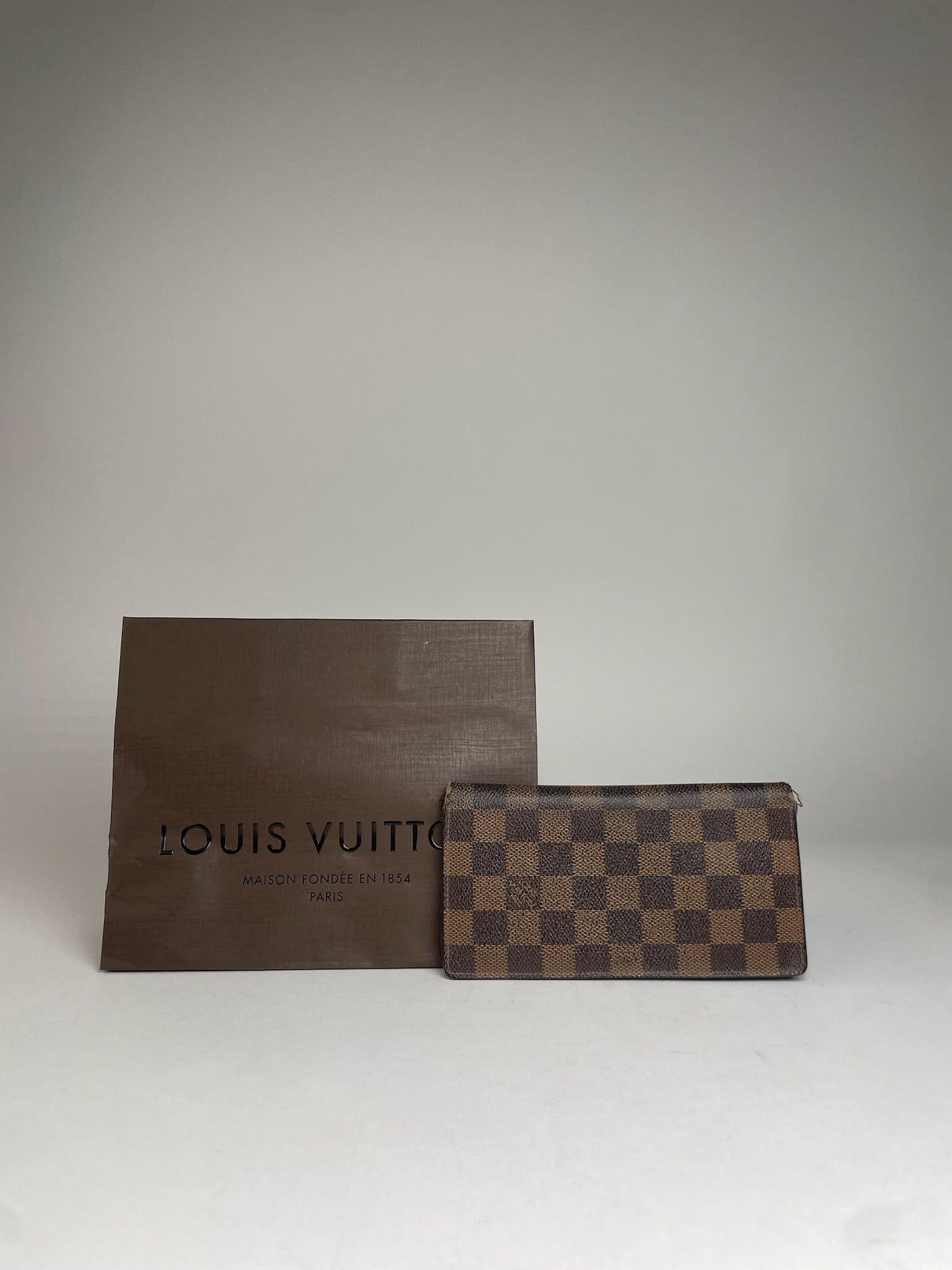 Louis Vuitton Vintage Damier Monogram Leather Card Holder / ID Holder Brow Size ONE SIZE - 1 Thumbnail