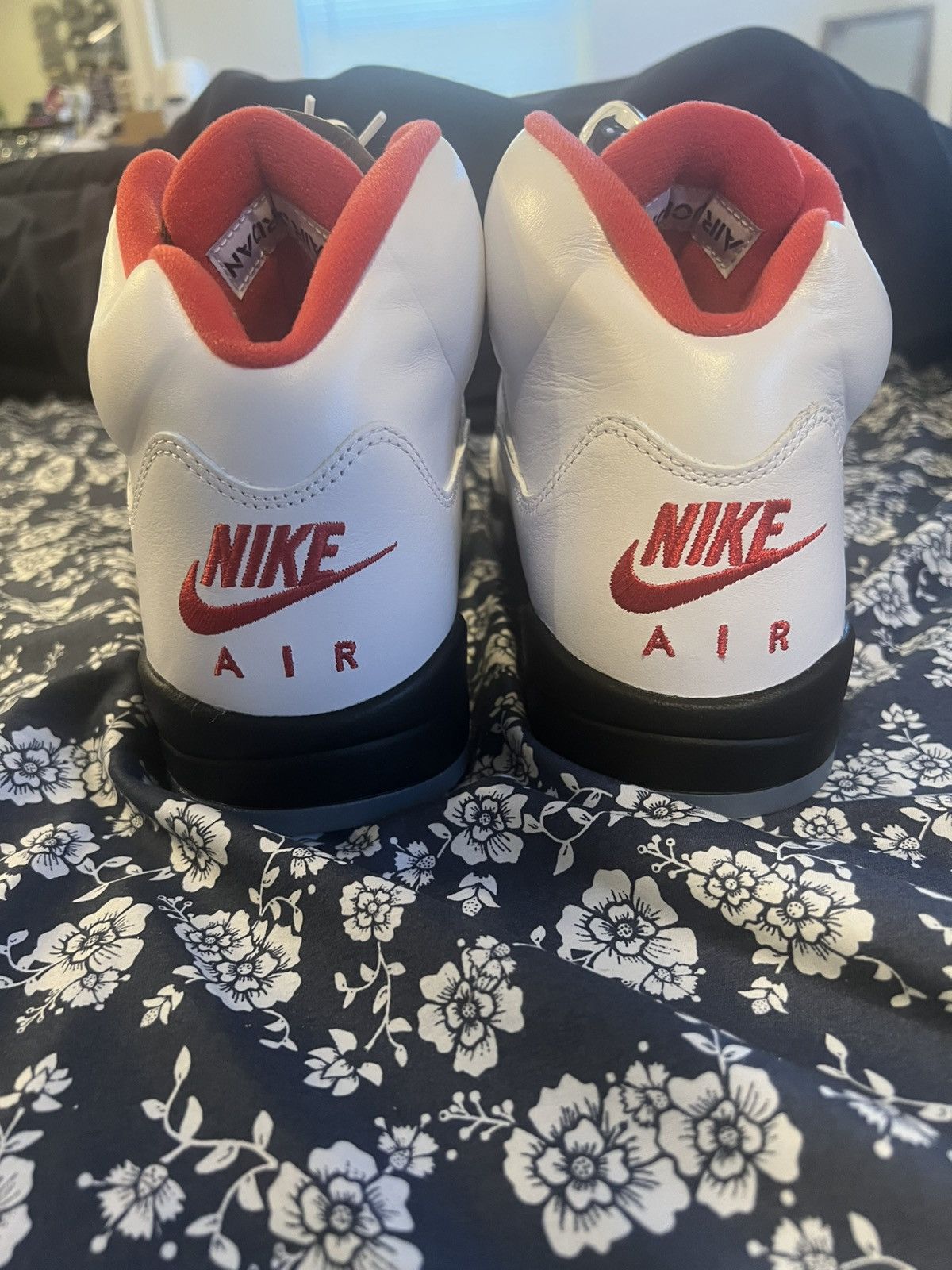 Nike Jordan 5 Retro White Fire Red Size US 11.5 / EU 44-45 - 4 Thumbnail