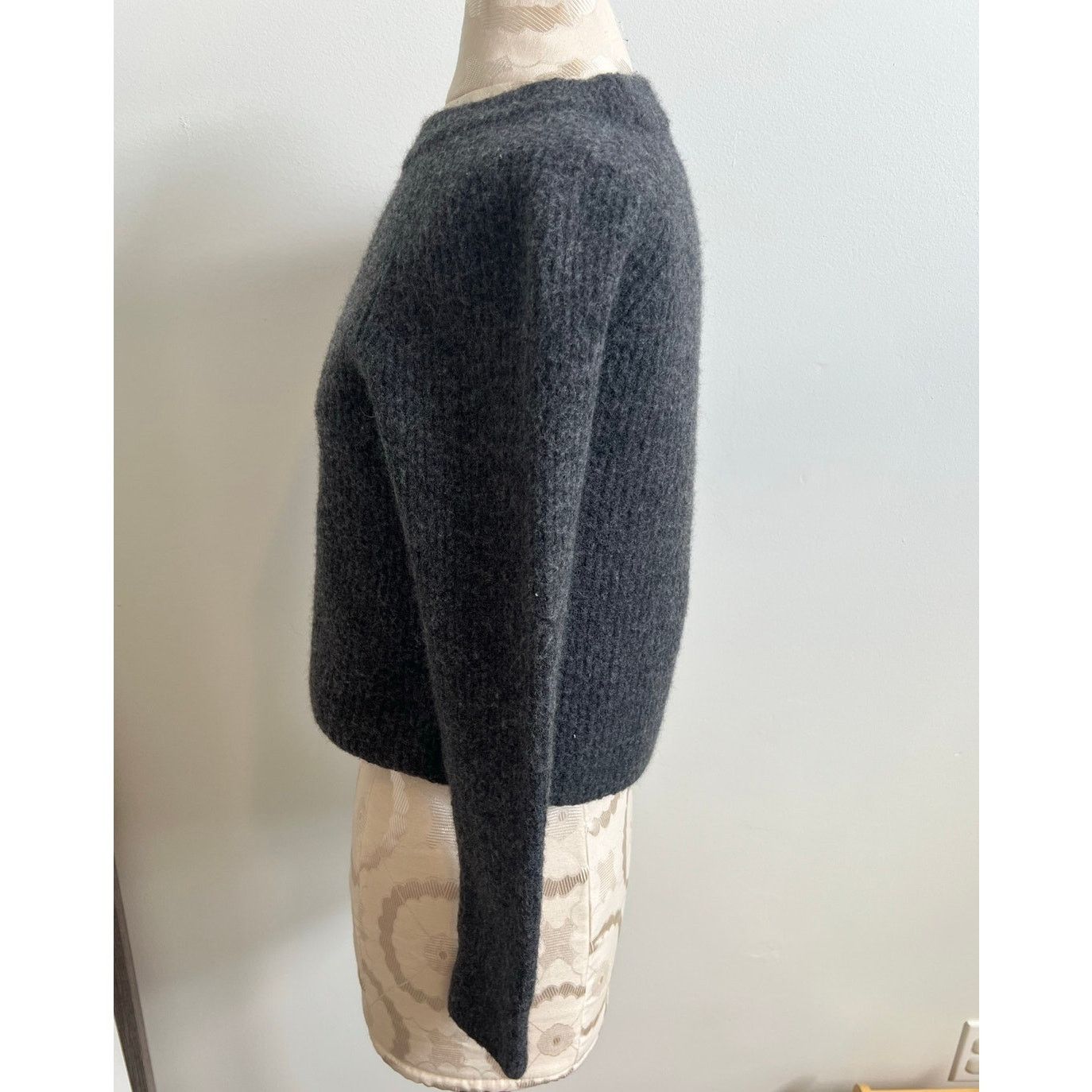 Banana Republic Banana Republic Cropped Wool Blend Knit Sweater Medium Size M / US 6-8 / IT 42-44 - 3 Thumbnail