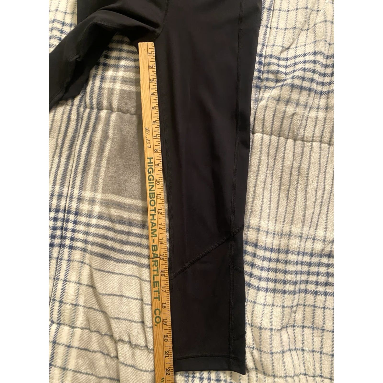 Lululemon Lululemon Black Pace Rival Cropped Leggings Size 4 EUC User: Lululemon Black Pace Rival Cropped Leggings Size 4 EUC Size 27" / US 4 / IT 40 - 7 Thumbnail