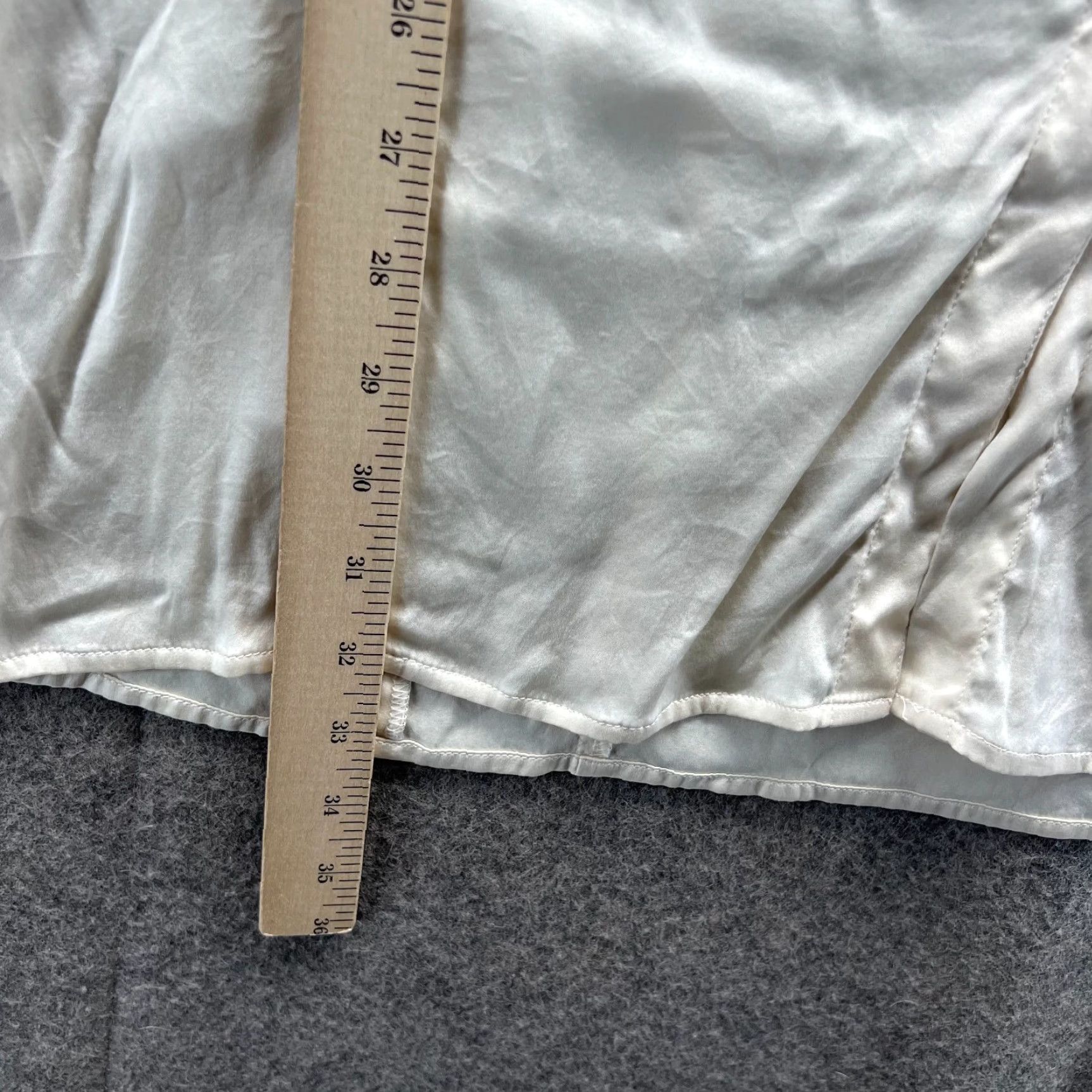 Vintage Chico's Shirt Dress Womens Small Beige Silk Satin Button Down Long Sleeve Casual Knee Length) Size S / US 4 / IT 40 - 6 Thumbnail