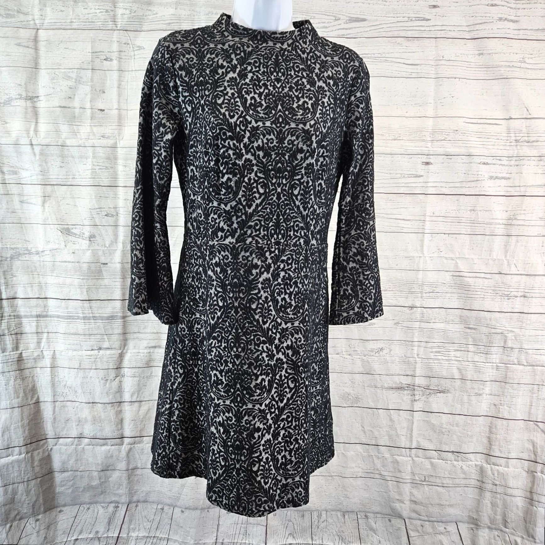Loft LOFT Ann Taylor Womens Dress 4 Black Brocade Bell Sleeve Short Sleeve Fit & Flare Adult Womens 90s? Size S / US 4 / IT 40 - 2 Thumbnail