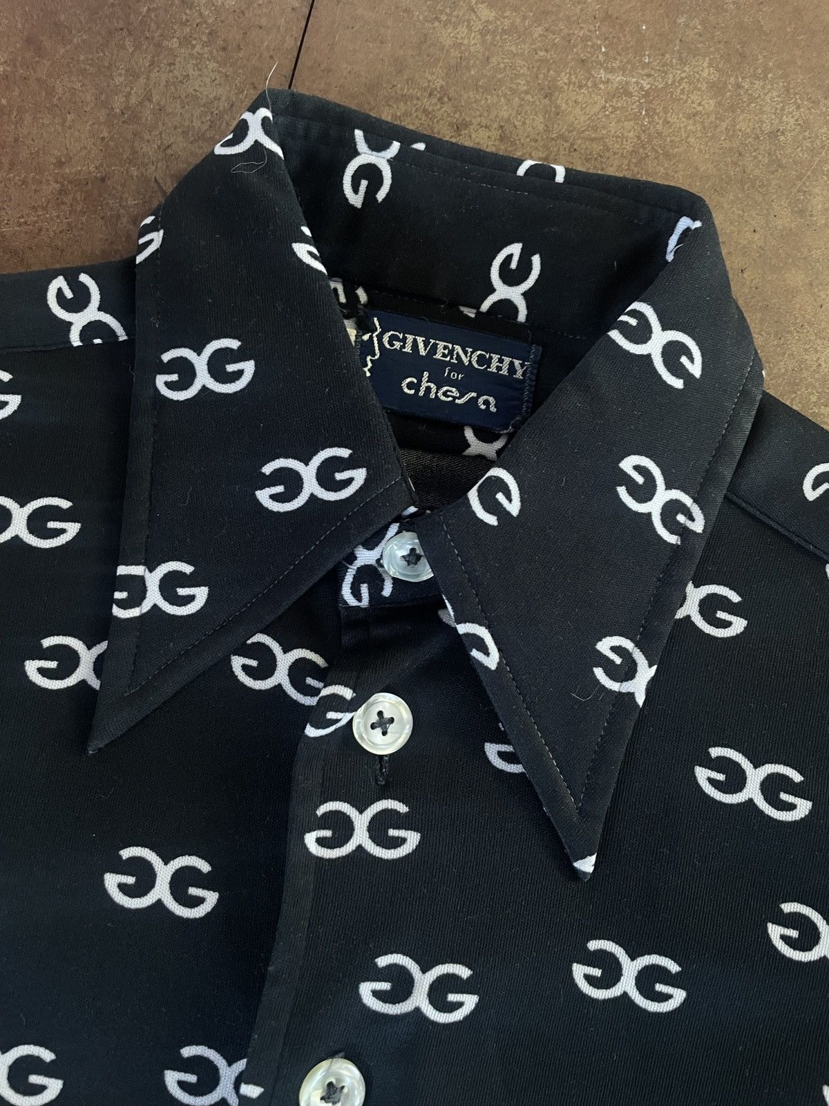 Givenchy RARE 1970’s Givenchy X Chesa GG logo Button Up Shirt Size US S / EU 44-46 / 1 - 1 Thumbnail