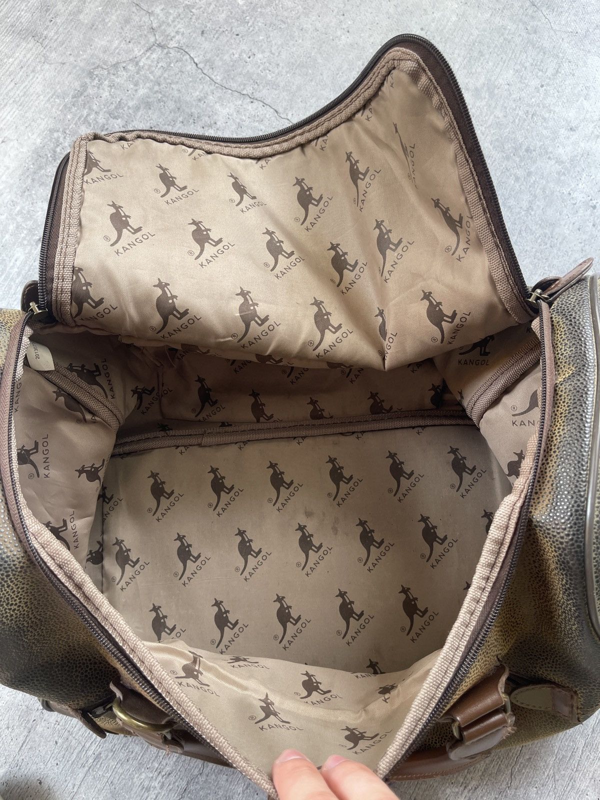 Genuine Leather Rare Kangol Heavy Leather Crossbody Slingbag / Backpack Size ONE SIZE - 10 Thumbnail