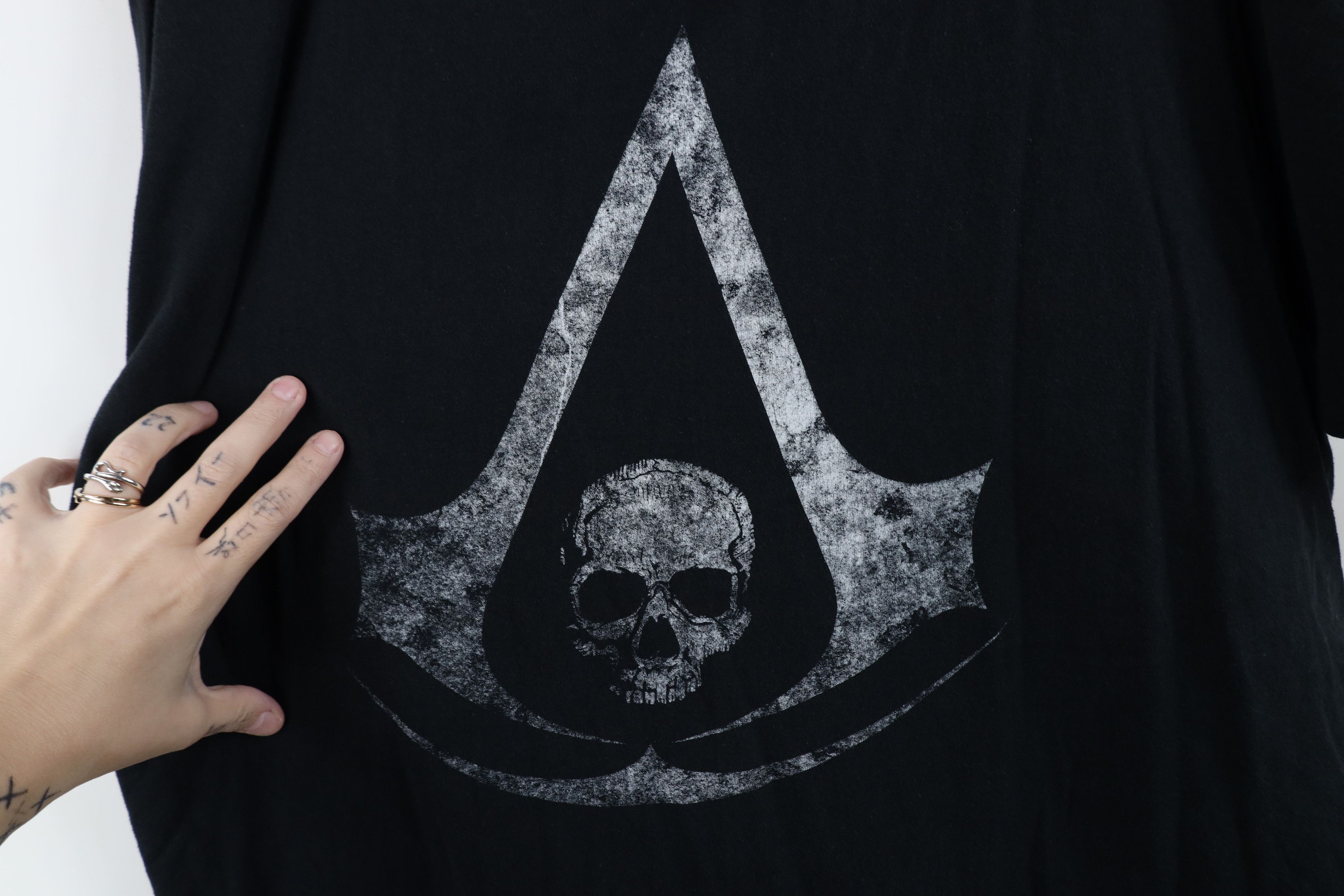 Vintage Vintage Y2K Assassins Creed IV Black Flag Video Game T-Shirt Size US XL / EU 56 / 4 - 4 Thumbnail