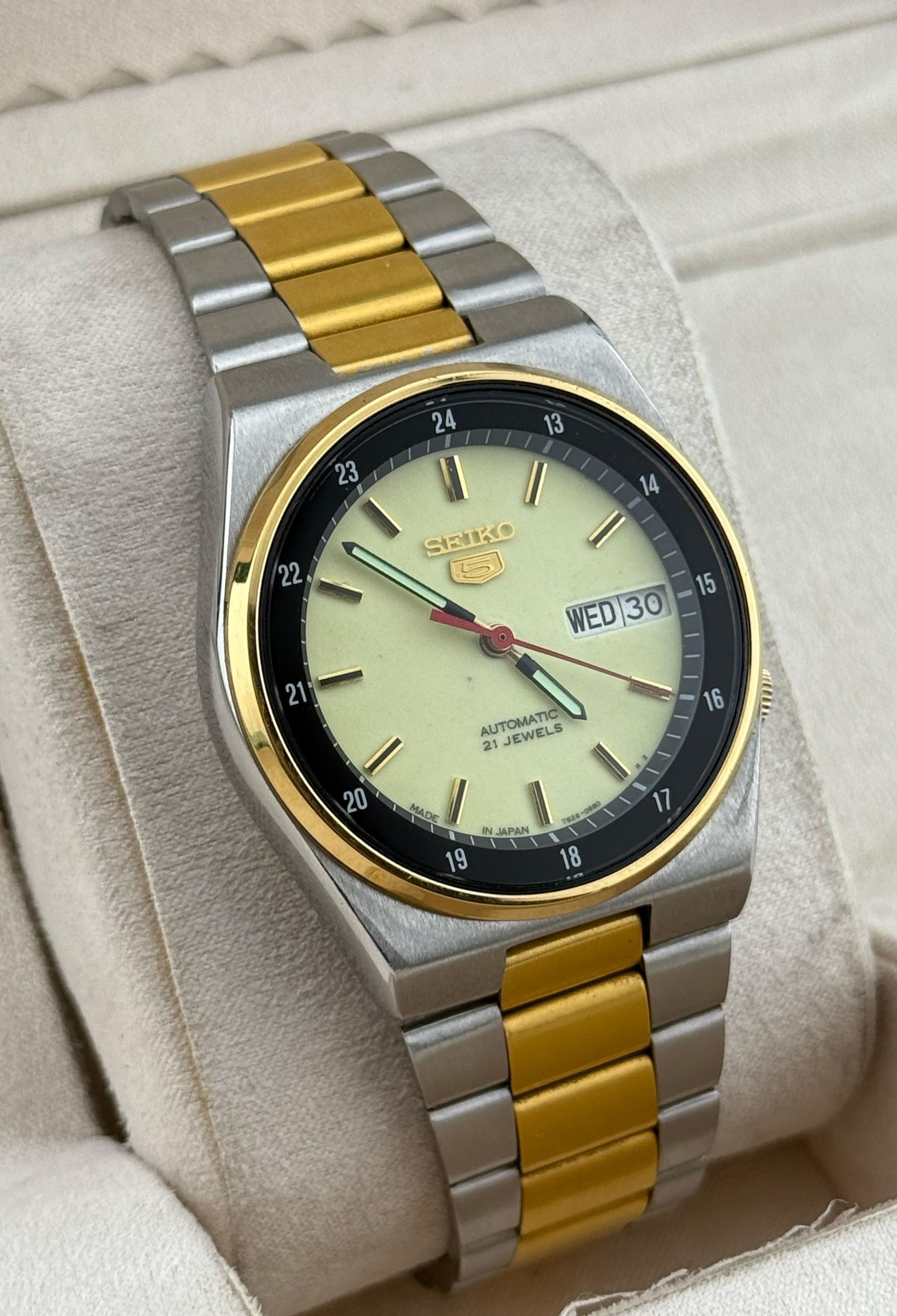 Seiko Classic Men's Wrist Watch|Luminous Dial Size 36 - 2 Thumbnail
