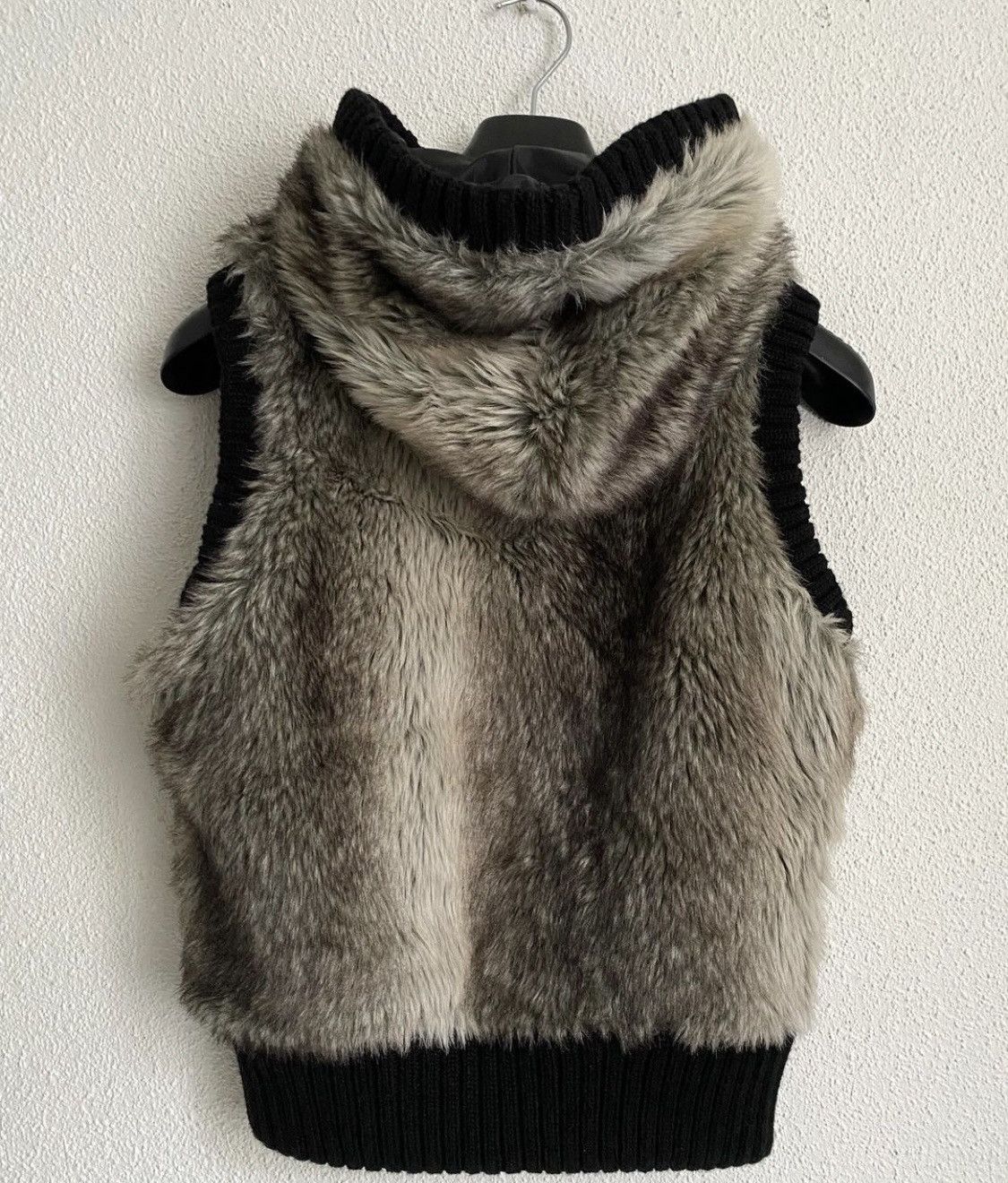 Vintage Vintage hooded fur vest Size US S / EU 44-46 / 1 - 4 Thumbnail