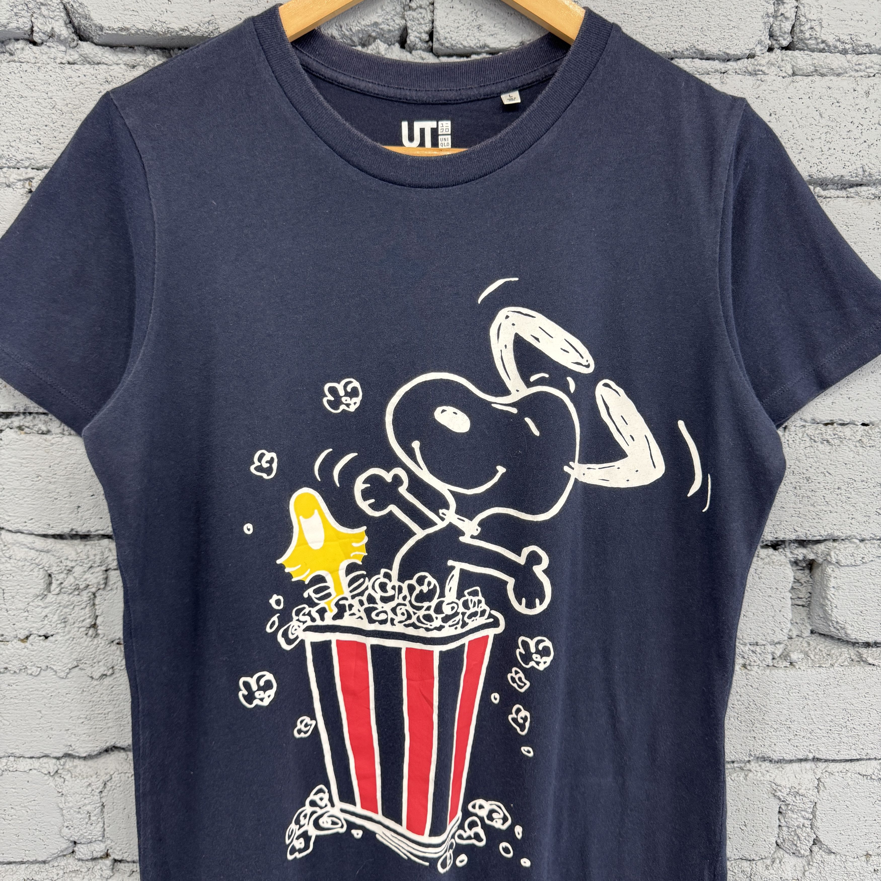 Kaws × Peanuts × Uniqlo Uniqlo Peanuts UT Snoopy Bucket Of Popcorn Tshirt Size US L / EU 52-54 / 3 - 3 Thumbnail
