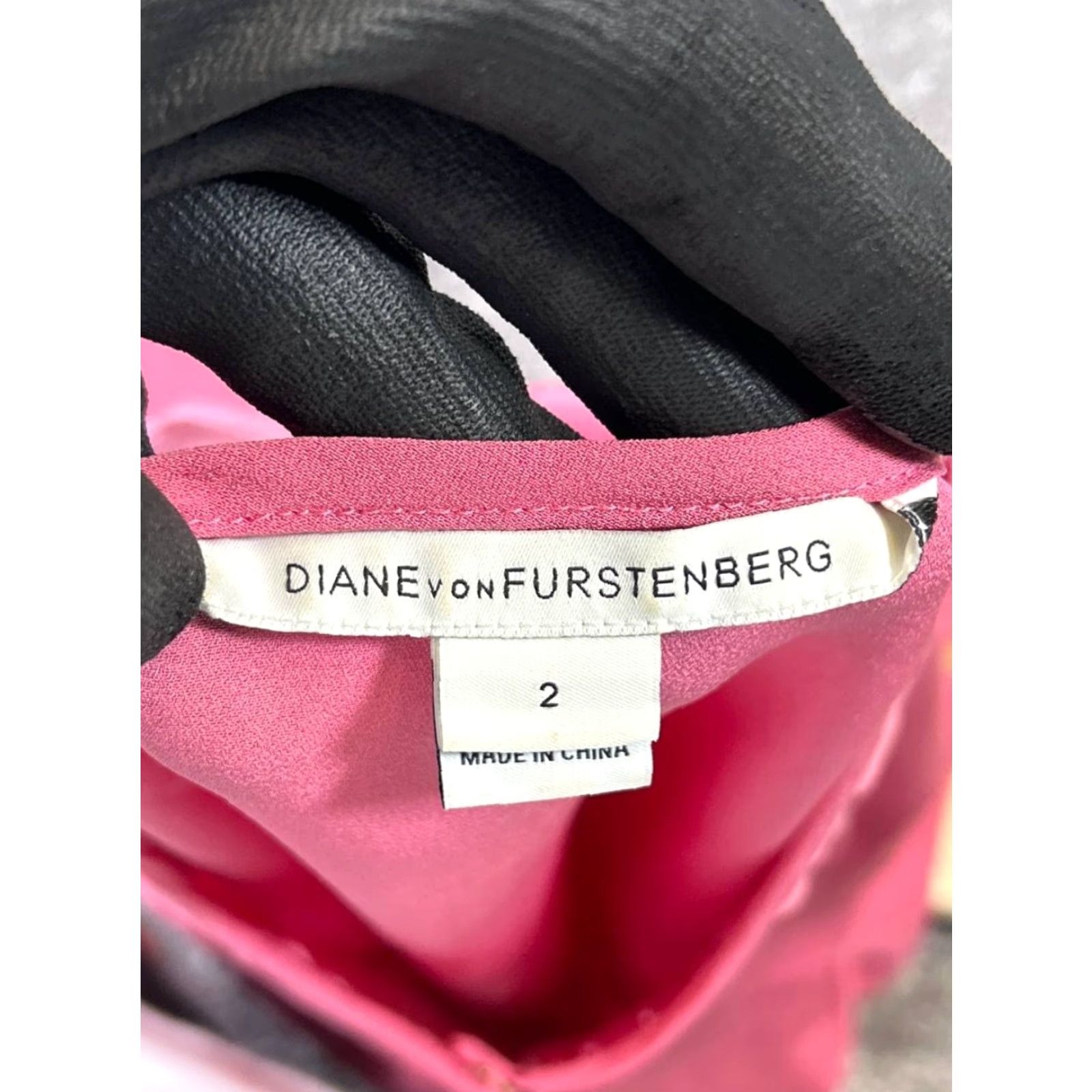 Diane von Furstenberg Diane von Furstenberg Shirt Womens 2 Blouse Pink Silk Crew Neck Long Sleeve Button Polyester - (adjusted to use allowed words) Size XS / US 0-2 / IT 36-38 - 4 Thumbnail