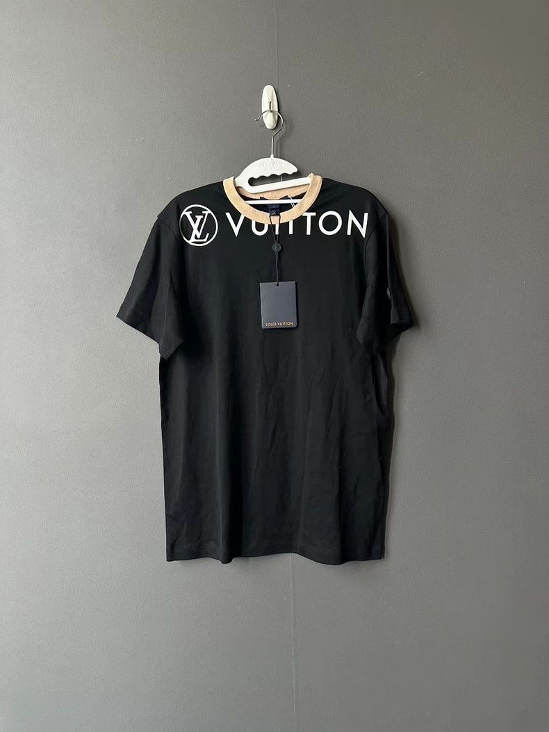 Louis Vuitton Louis Vuitton Black neckline printed short sleeves Size US S / EU 44-46 / 1 - 1 Thumbnail