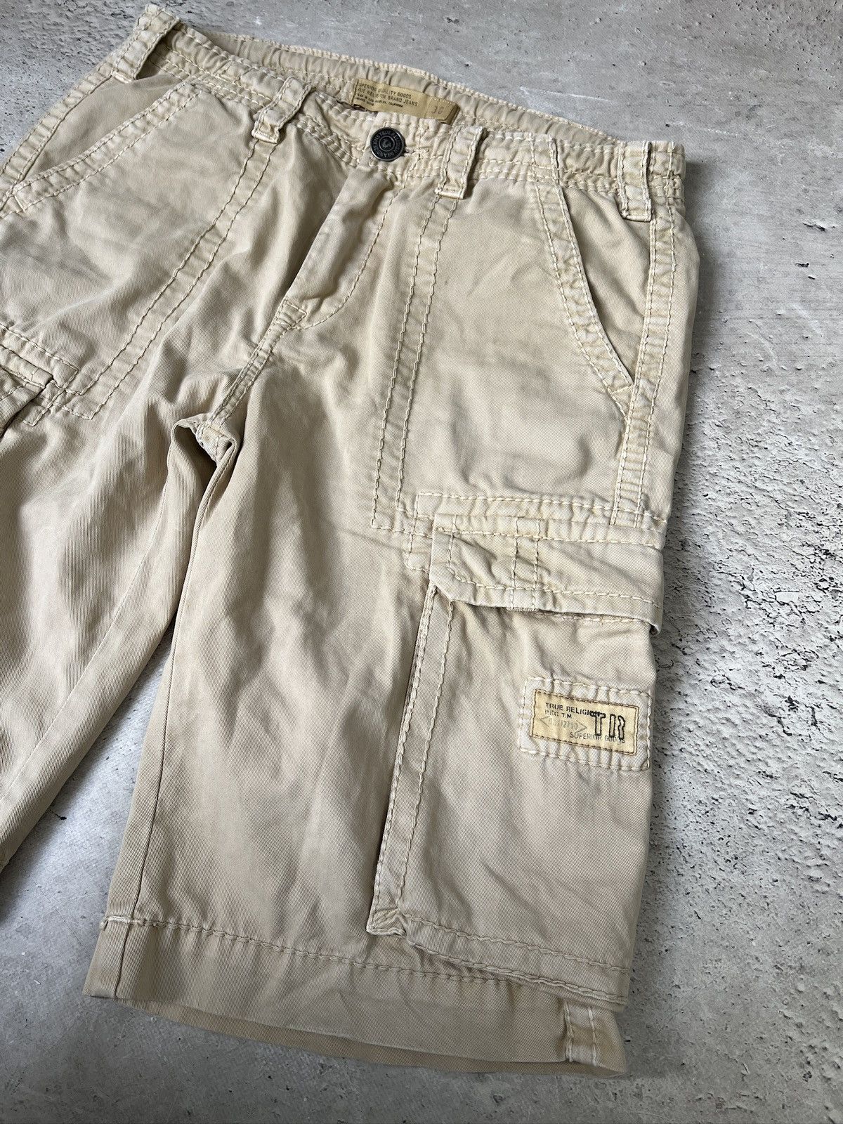 True Religion True religion long rap cargo shorts y2k stylle Size US 30 / EU 46 - 4 Thumbnail