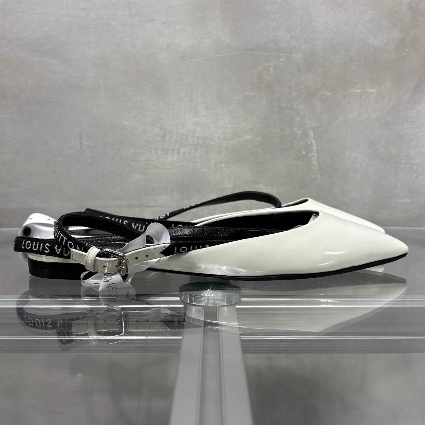 Louis Vuitton LV White Low Heels UK3 37 Size US 6.5 / IT 36.5 - 4 Thumbnail