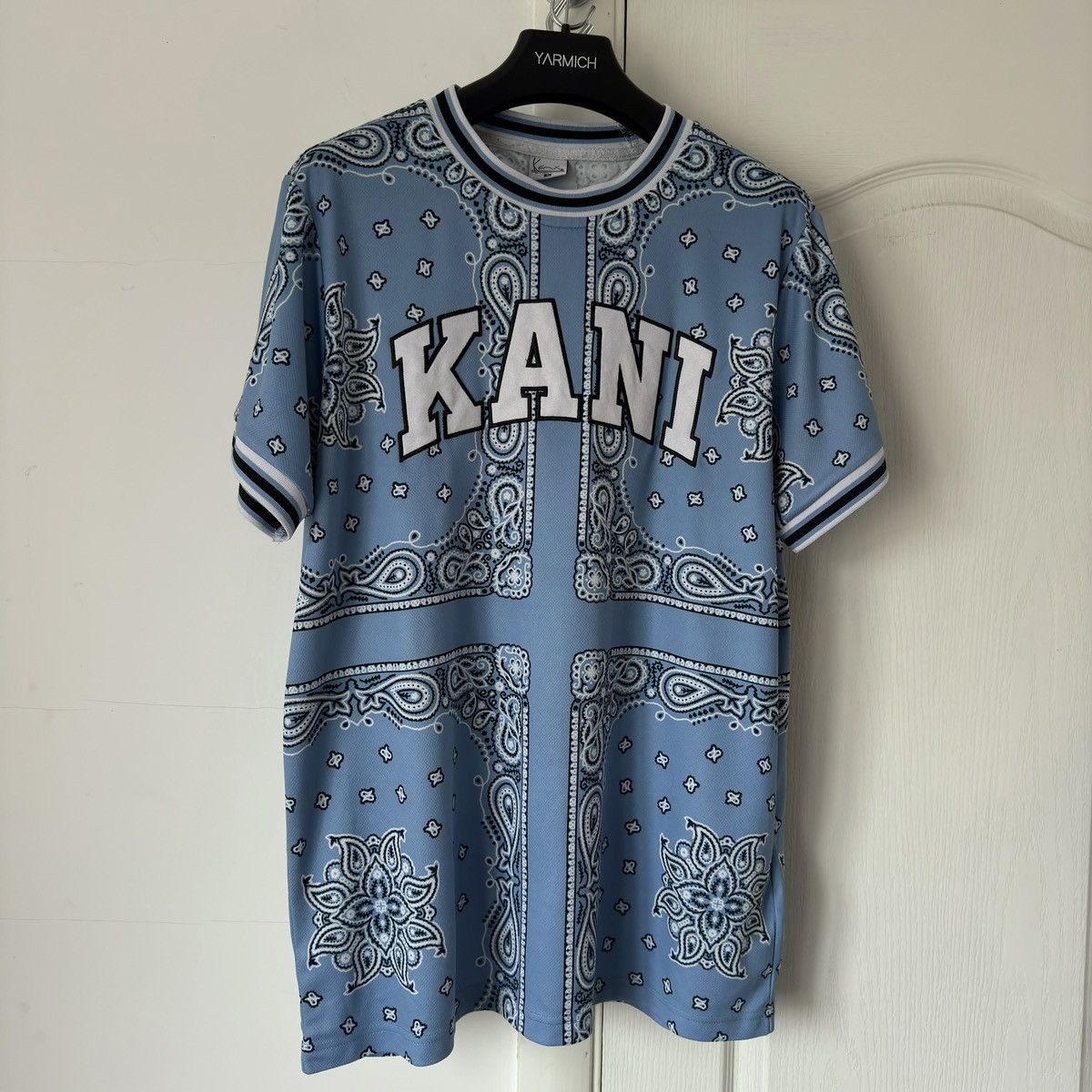 Karl Kani Karl Kani Serif Paisley Mesh Bandana Logo Jersey Tee Size US M / EU 48-50 / 2 - 2 Thumbnail