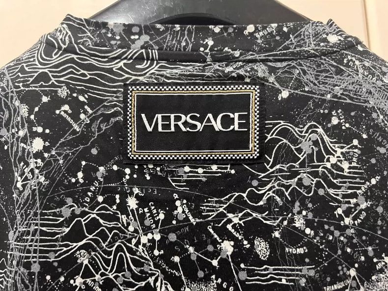 Versace Versace Beautifully patterned short-sleeved T-shirt Size US L / EU 52-54 / 3 - 2 Thumbnail