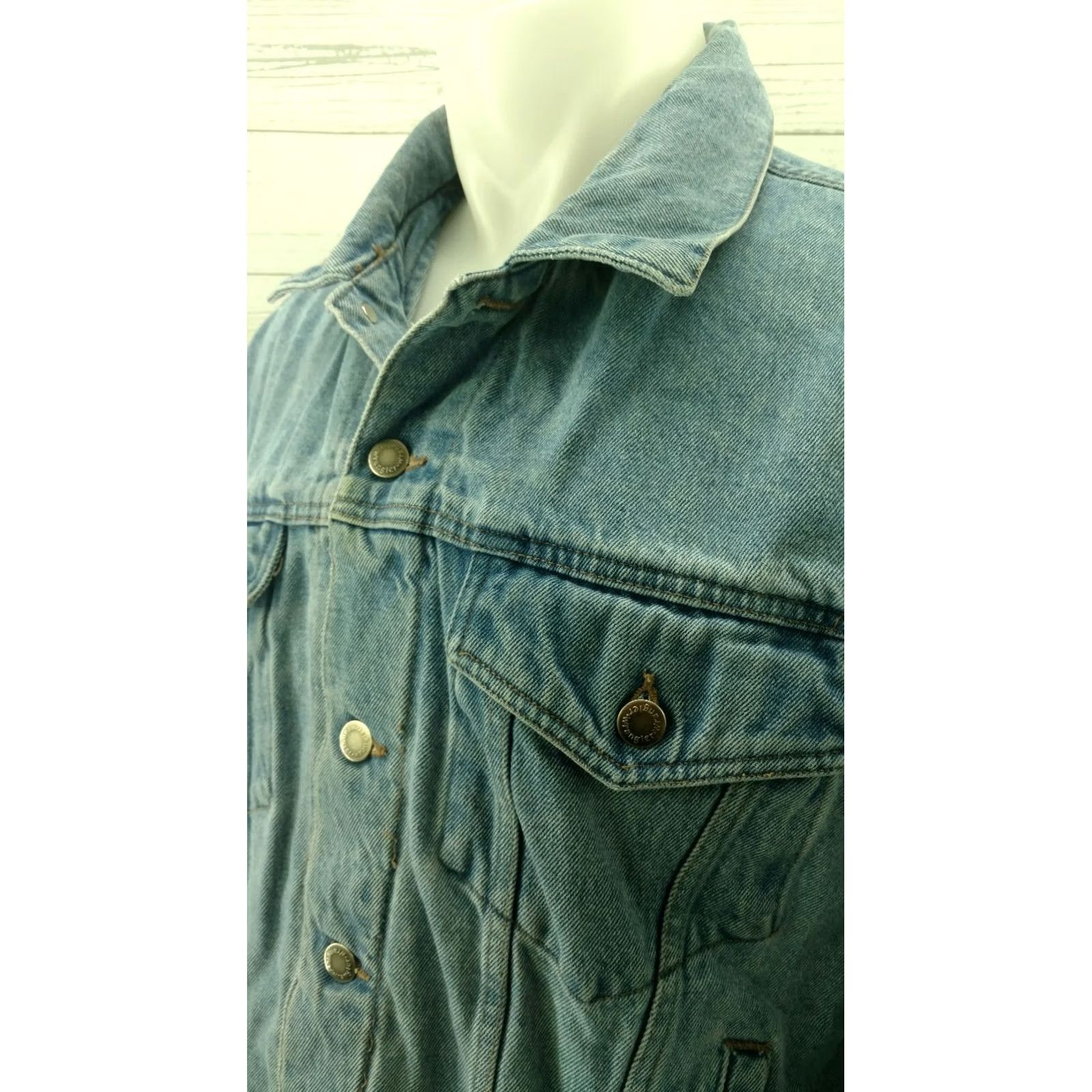 Wrangler Wrangler Hero Men's Classic Denim Jean Jacket Size Large Trucker, Blue, Button Closure, 100% Cotton Denim, Regular Fit, Hip Length, Vintage: No Size US 33 - 3 Thumbnail