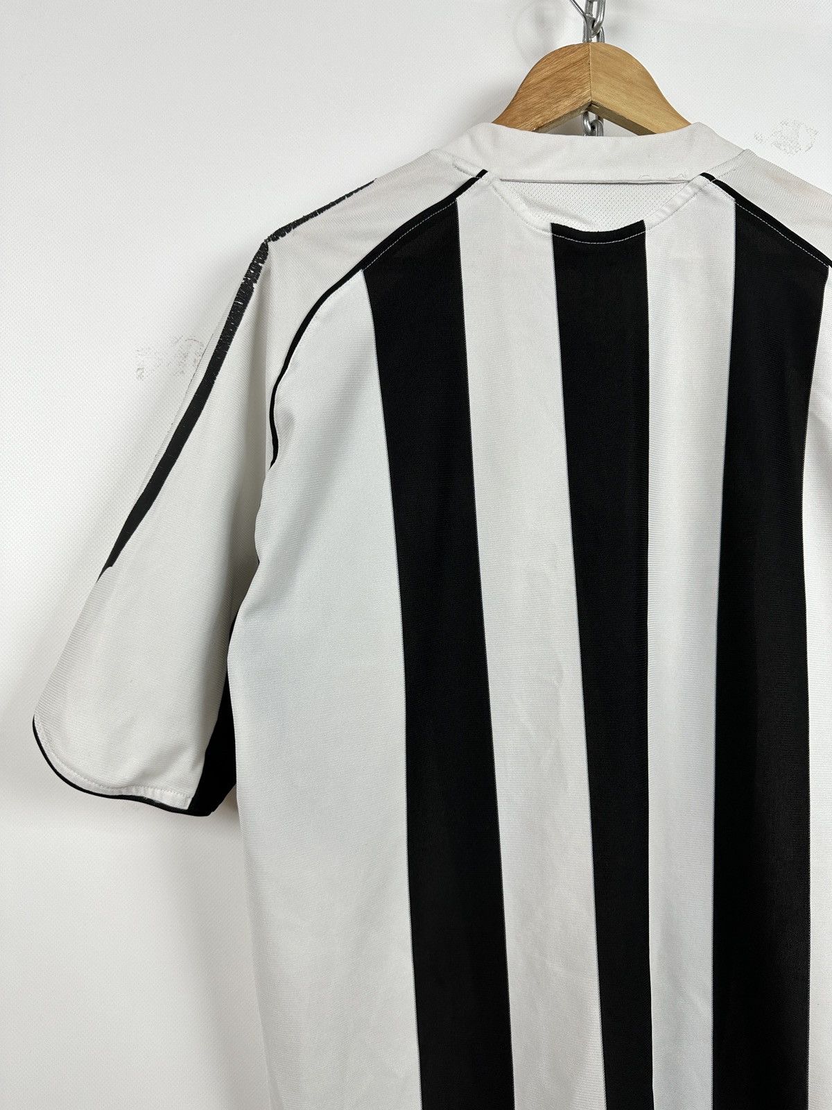 Adidas 2005/07 Adidas Newcastle United Vintage Soccer Jersey Size US L / EU 52-54 / 3 - 19 Thumbnail