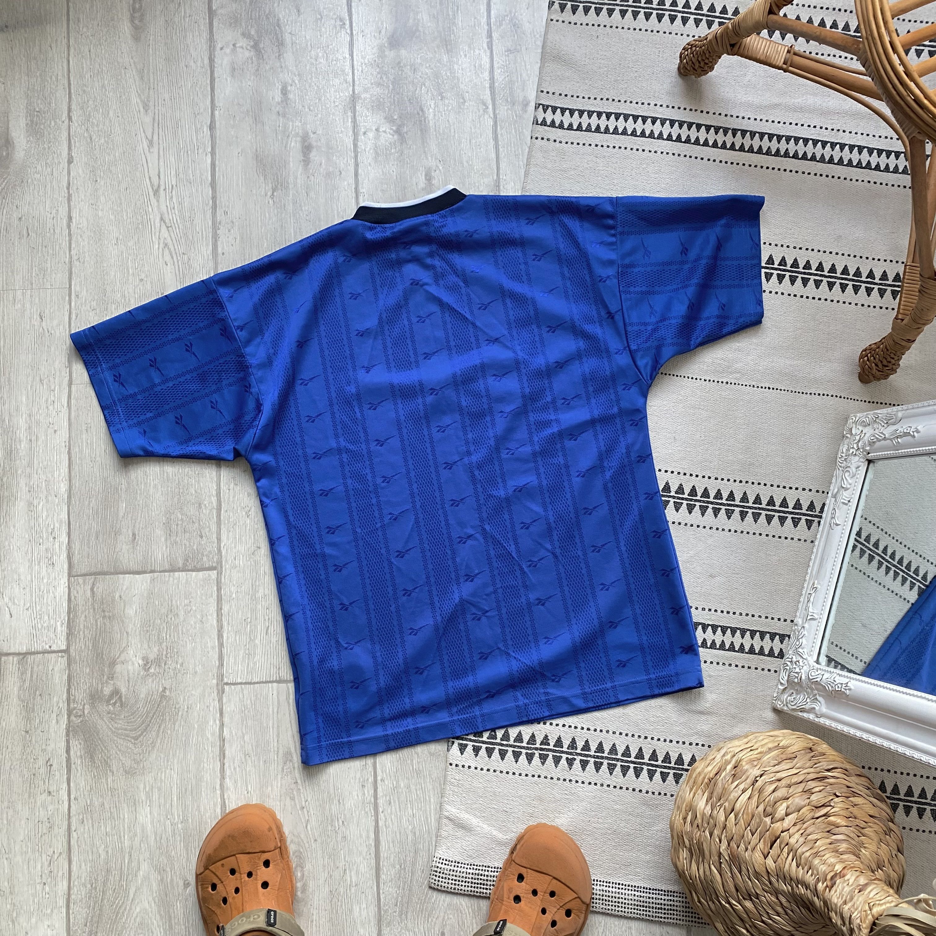 Reebok ⚽️ 90s Vintage Reebok Blokcore Centr logo tee jersey style Size US M / EU 48-50 / 2 - 9 Thumbnail
