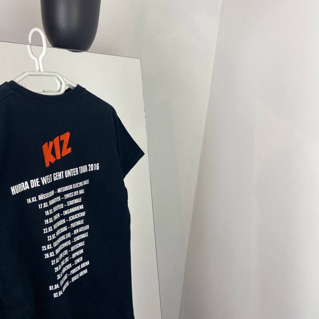 Band Tees KIZ Vintage Y2K Hip Hop Tour T-Shirt Size US S / EU 44-46 / 1 - 7 Thumbnail