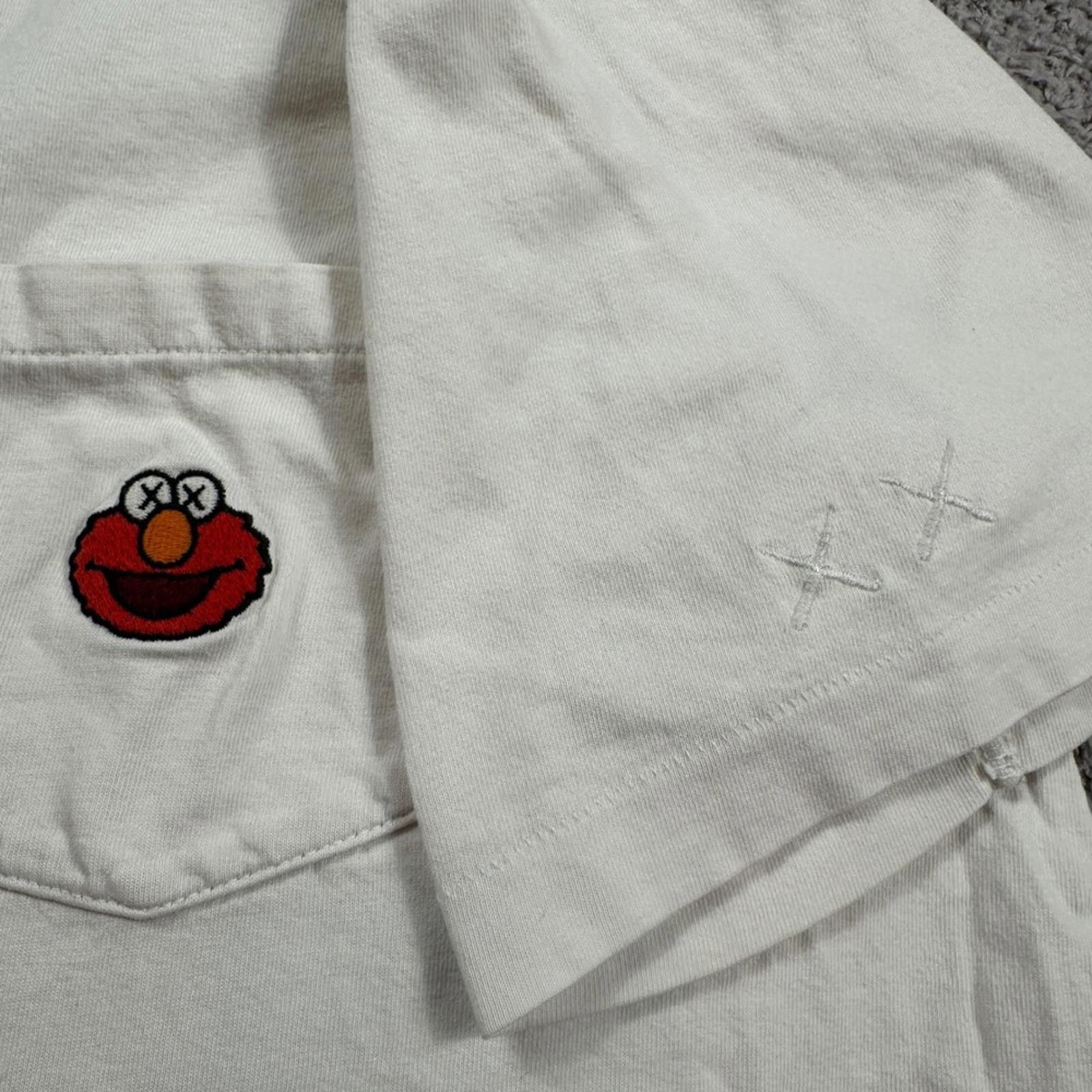 Kaws × Uniqlo KAWS x Uniqlo UT Sesame Street Elmo Pocket Tee L White XX Size US L / EU 52-54 / 3 - 3 Thumbnail