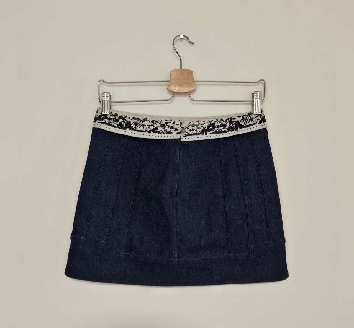 Vintage Rare Vintage Hand-Embroidered Mini Skirt By SHIATZY CHEN Size 28" / US 6 / IT 42 - 8 Thumbnail